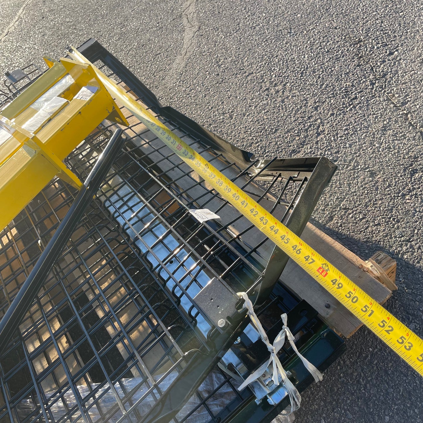 ZA@ Pallet of HUSKY Single Swing Door/velox Machine Guard KITXGSHD & KITXGDPOST (Damaged)