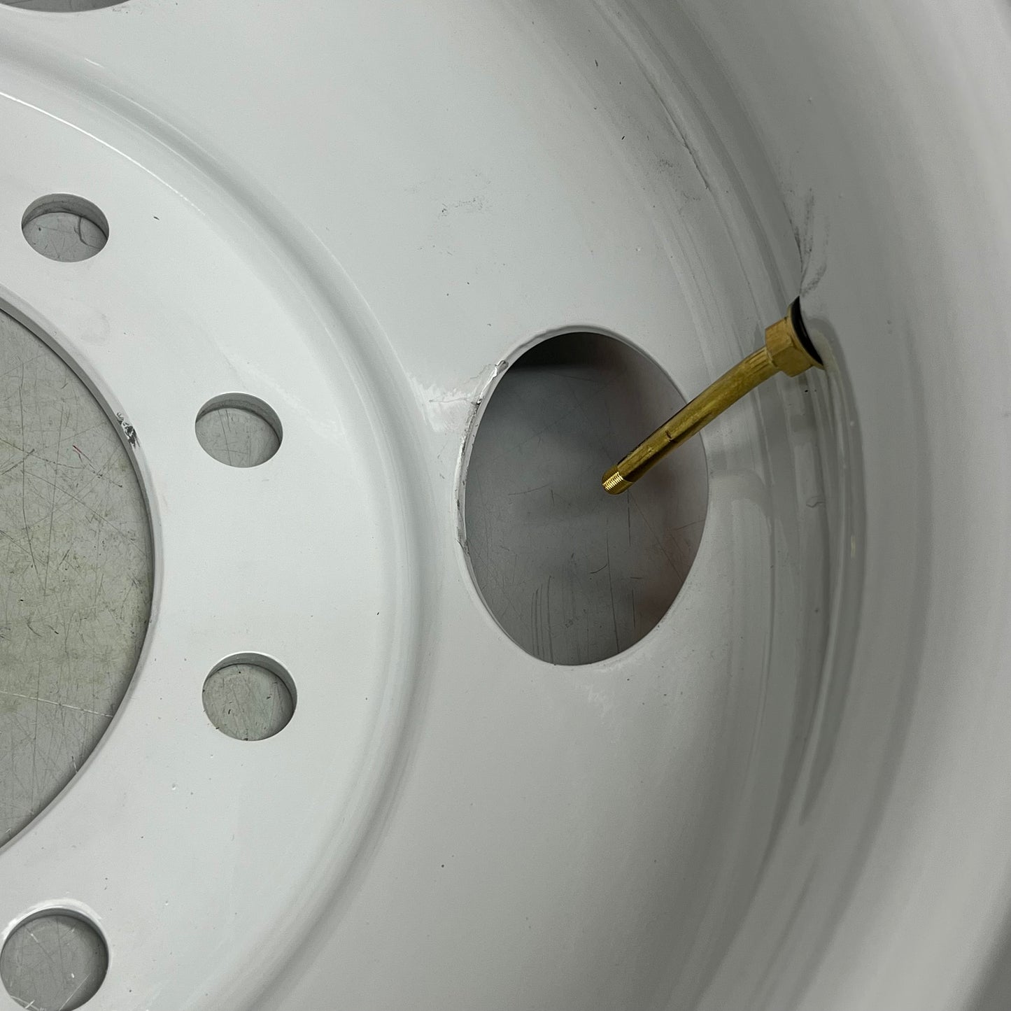 ACCURIDE Accu-Lite Commercial Vehicle Steel Wheel Max 7400lbs 125PSI White 51487