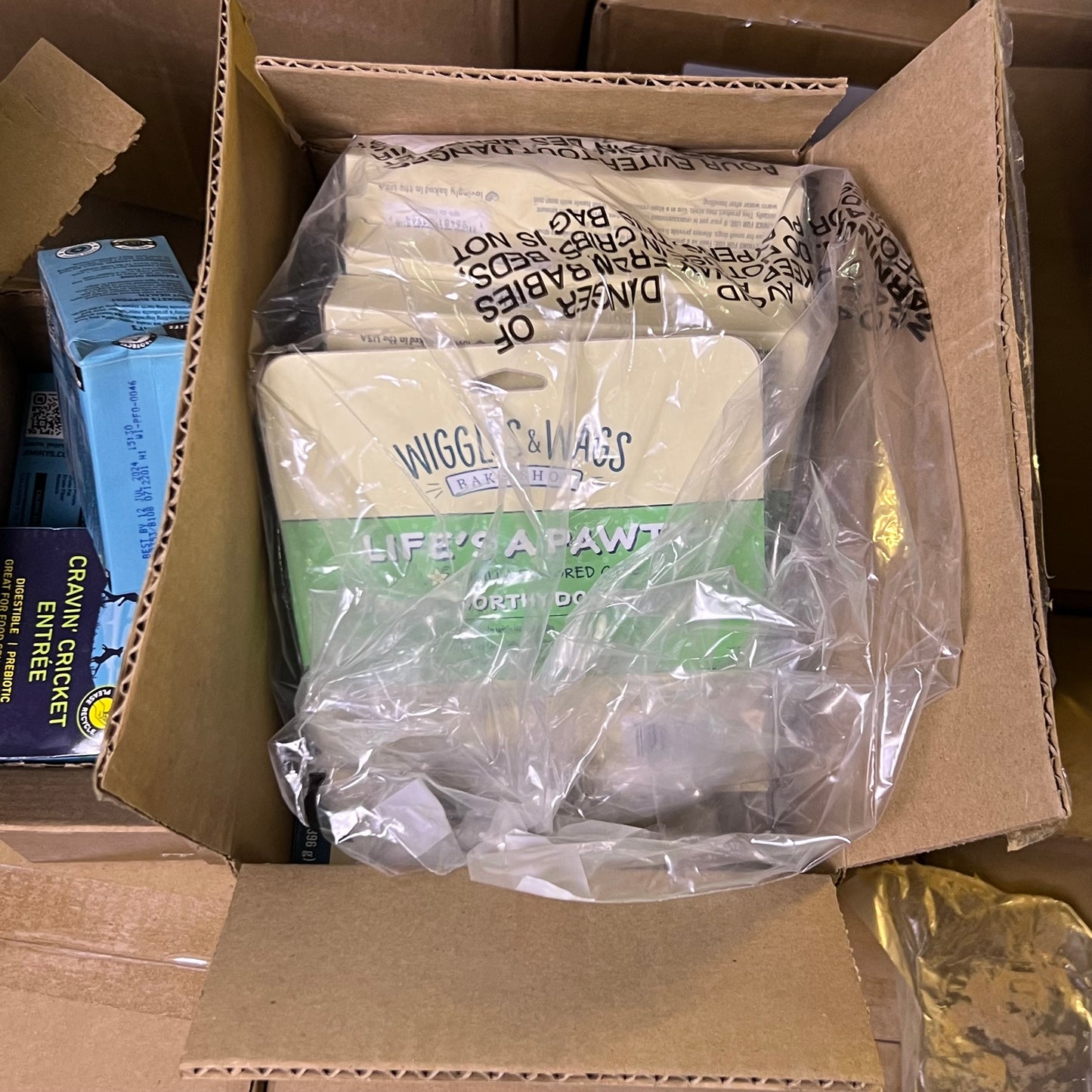 ZA@ Pallet of MIXED WIGGLES & WAGS Shareable Vanilla Cake, Omeprazole, Ibuprofen (AS-IS, Expired)