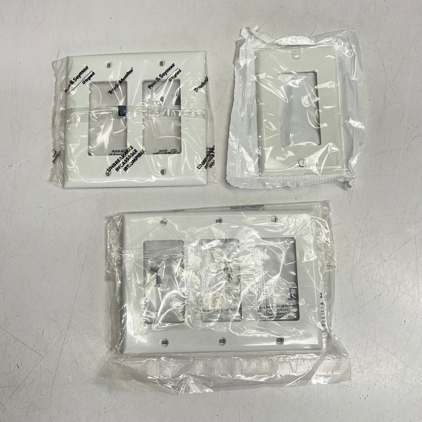 ZA@ LEVITON (LOT OF 6) Light Switch Wall Plates 3, Pair & 1 White