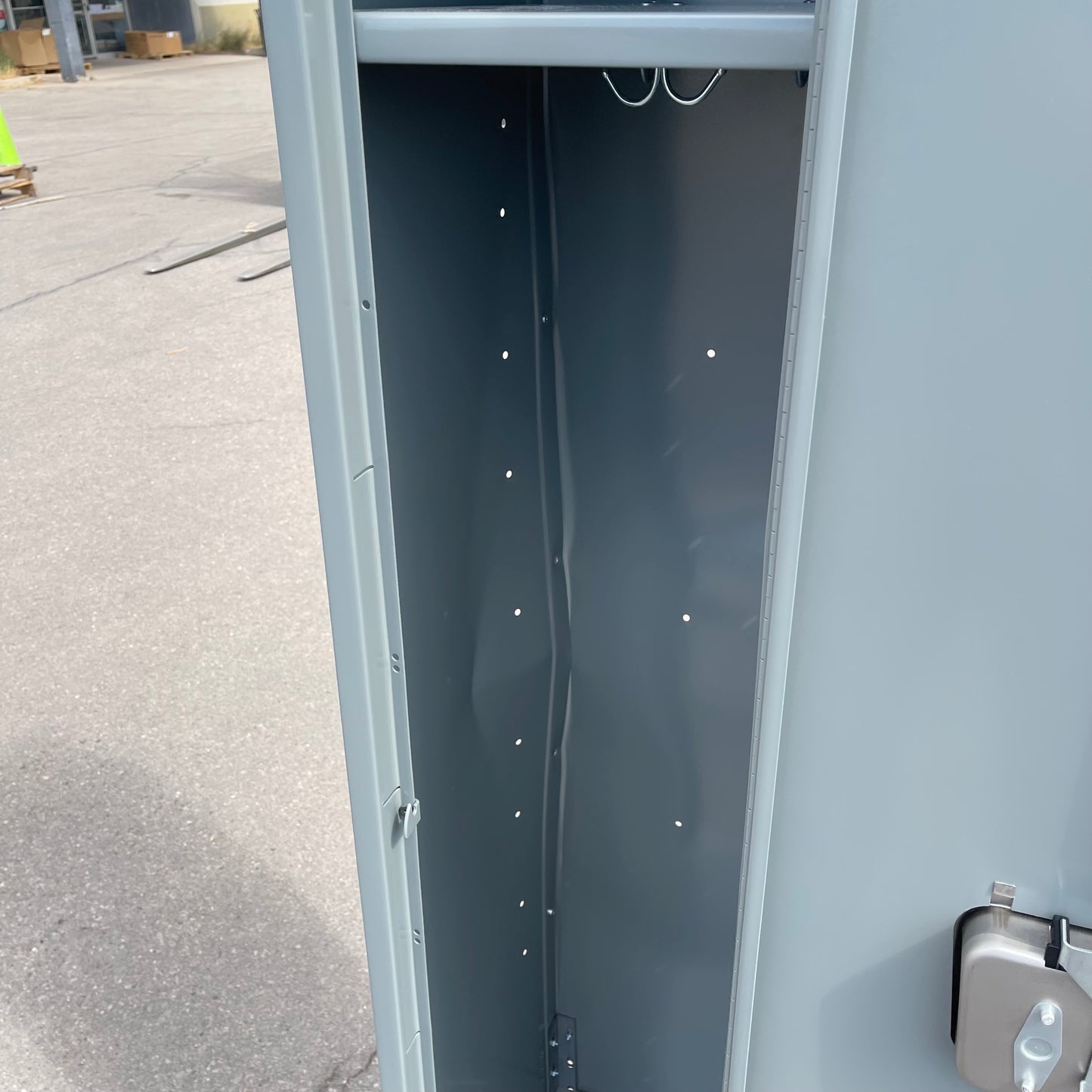 ZA@ HALLOWELL One Wide, Single Tier Locker Grey (AS-IS)(C)