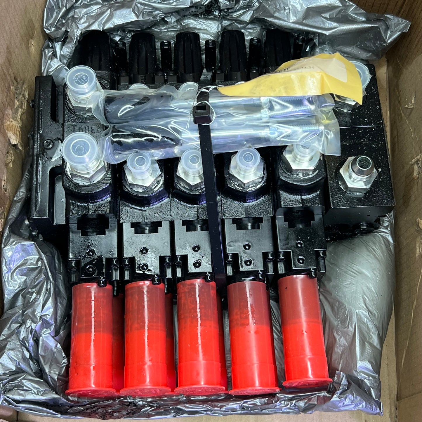 DANFOSS Directional Eco80 Valve Assy 11"W x 12"L x 6"H Black CVA-16601