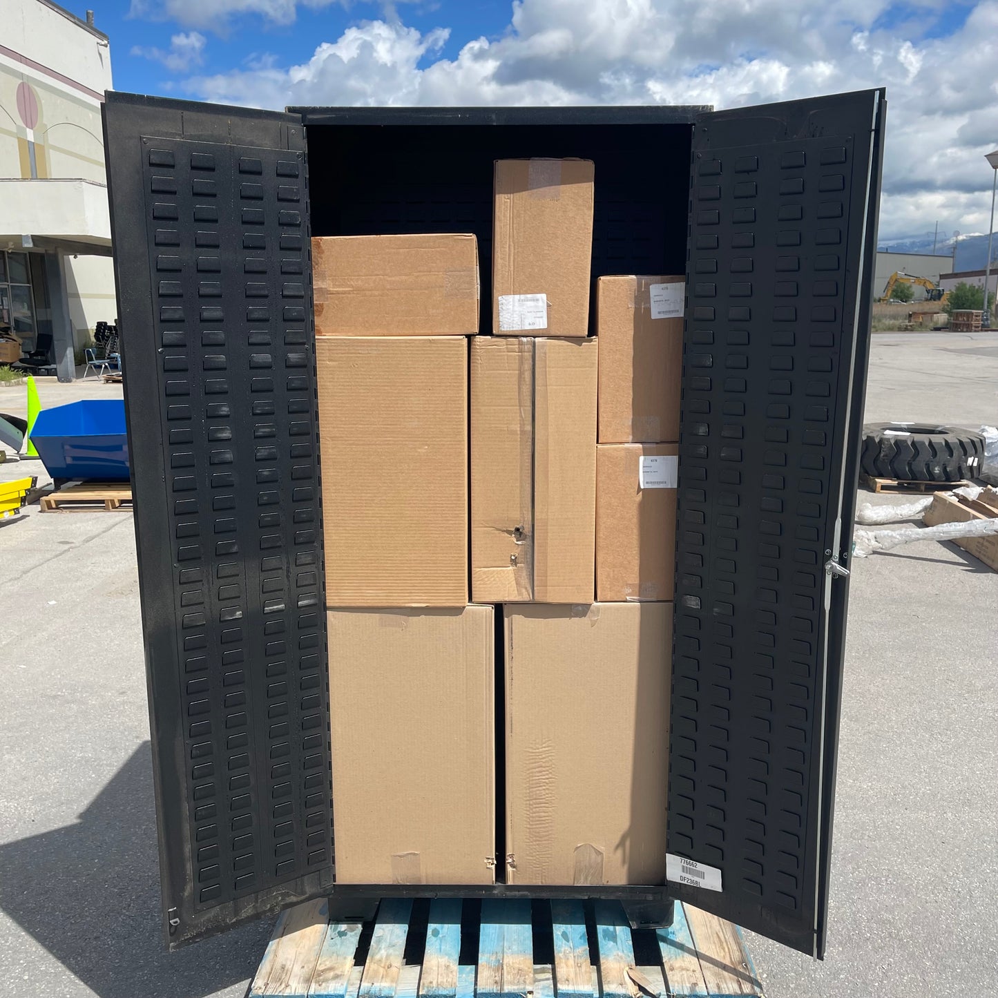 JAMCO Steel Storage Cabinet W/ 122 Yellow Bins 78" x 36" x 24" Dark Grey DF236BL