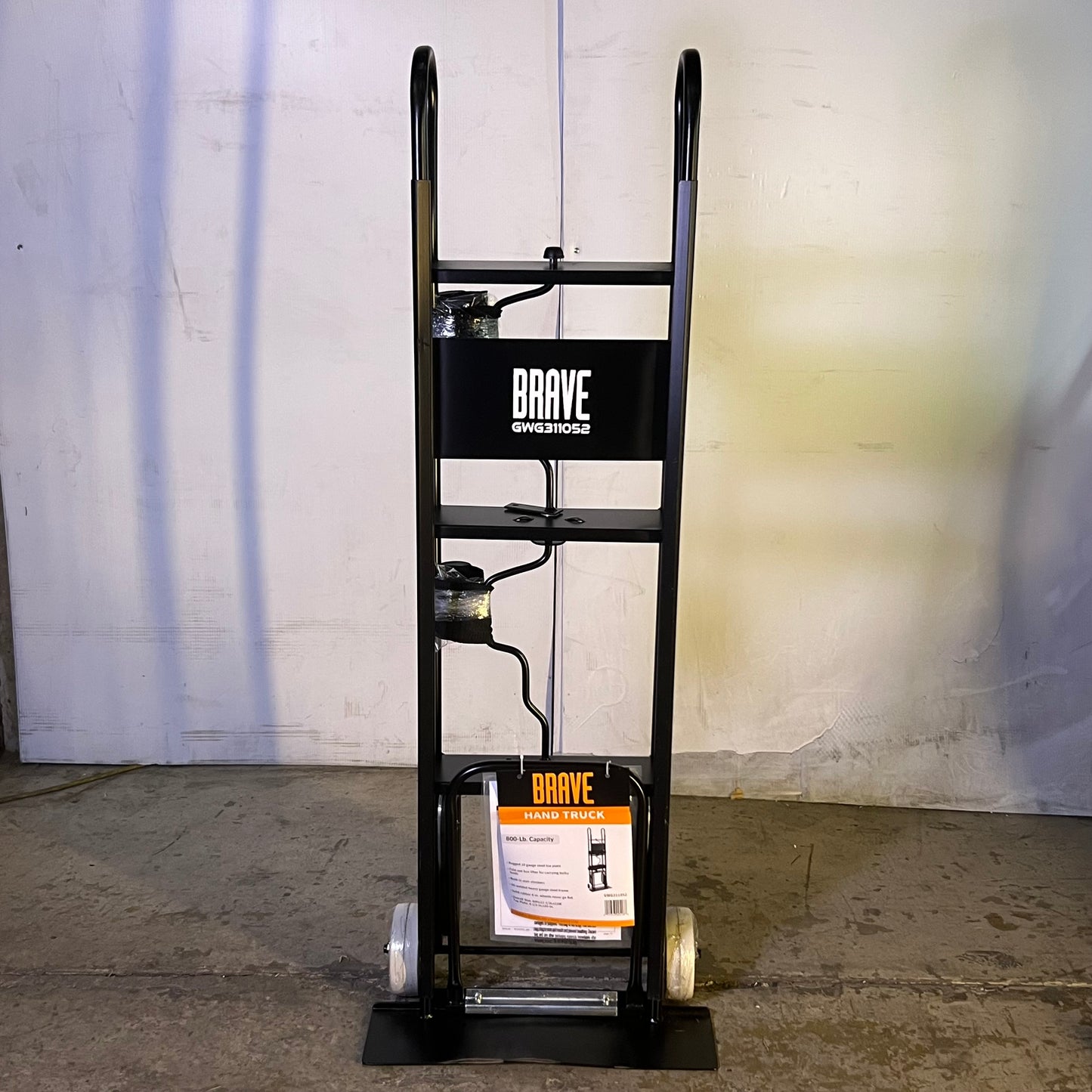 BRAVE Hand Truck 800 Lb. Sz 16"W x 6"L x 59"H Black GWG311052