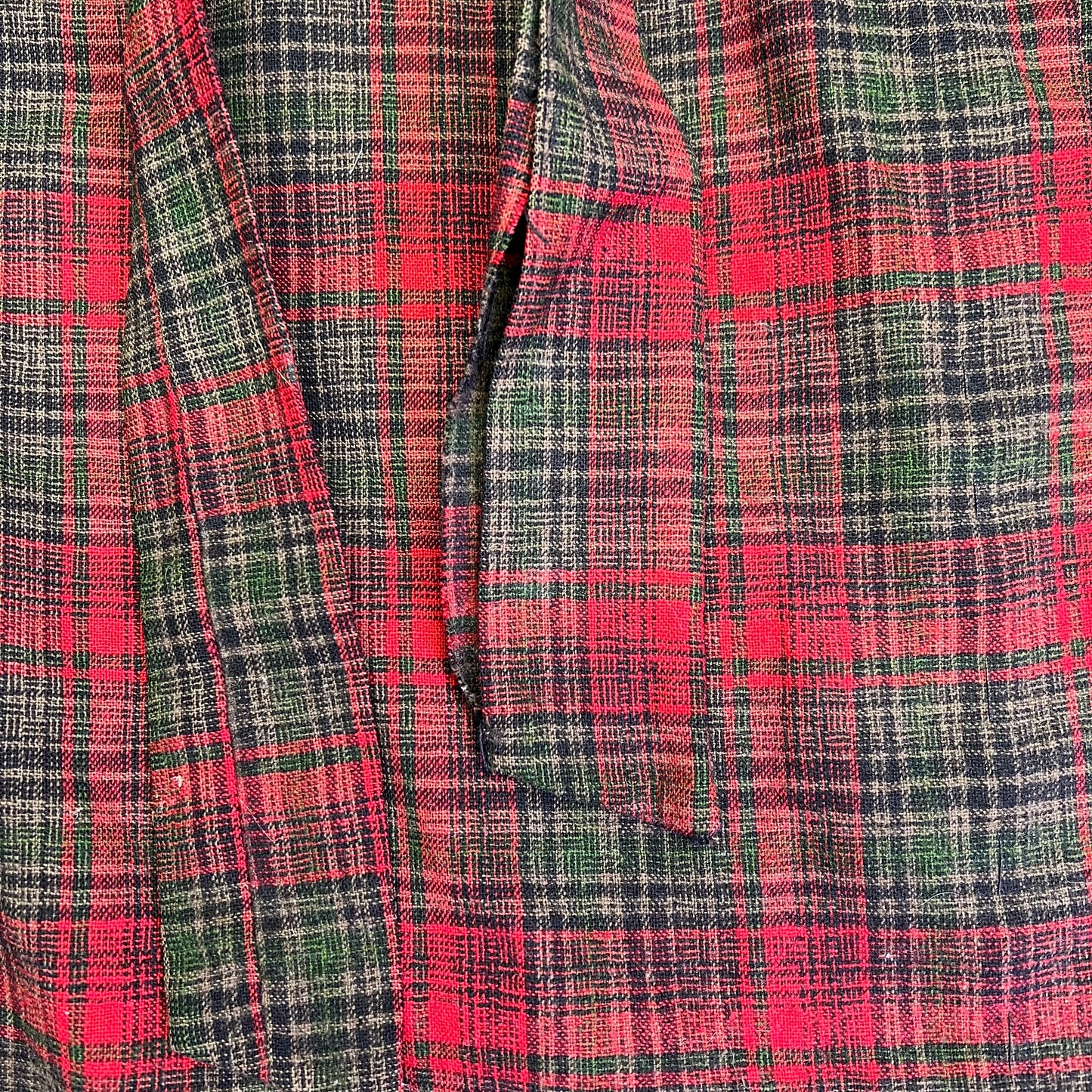 PENDLETON WOOLEN MILLS 100% Virgin Wool Rob  Men's Sz M Plaid Red/Green (Used)