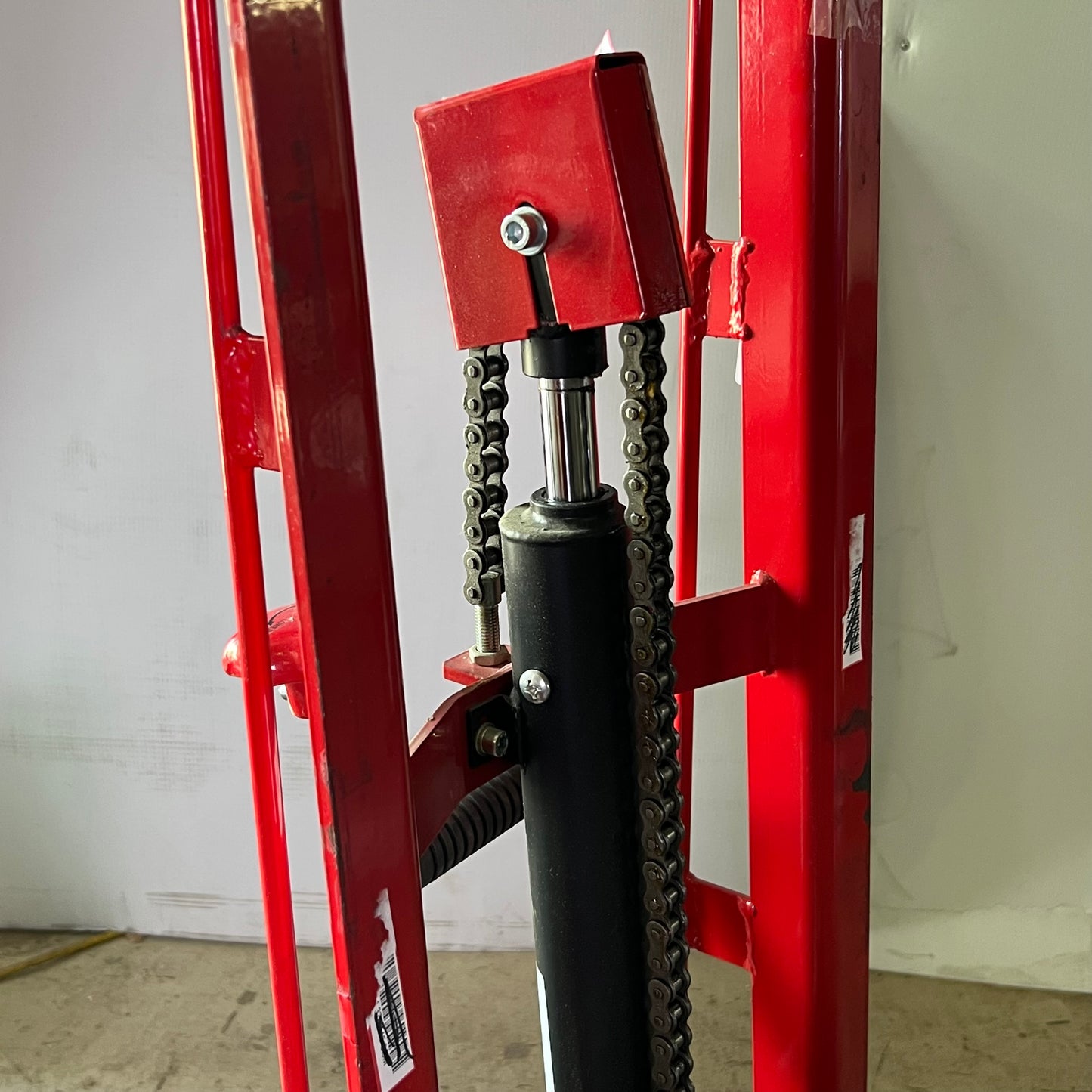 DAYTON Hydraulic Platform Lifter 750 lb Load Capacity, Red 2MPU6
