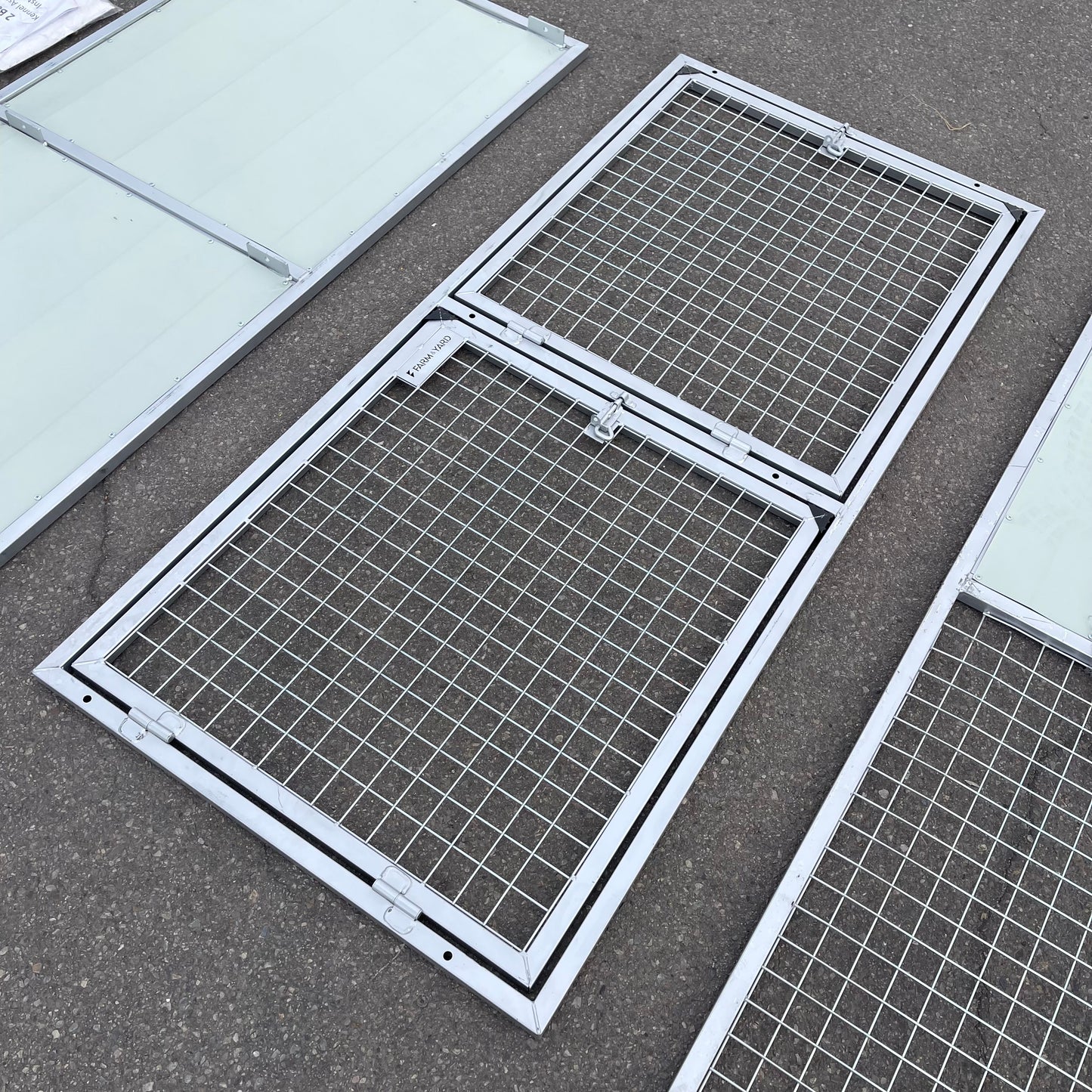 Z@ FARM & YARD 2 Bay Raised Safety Kennel