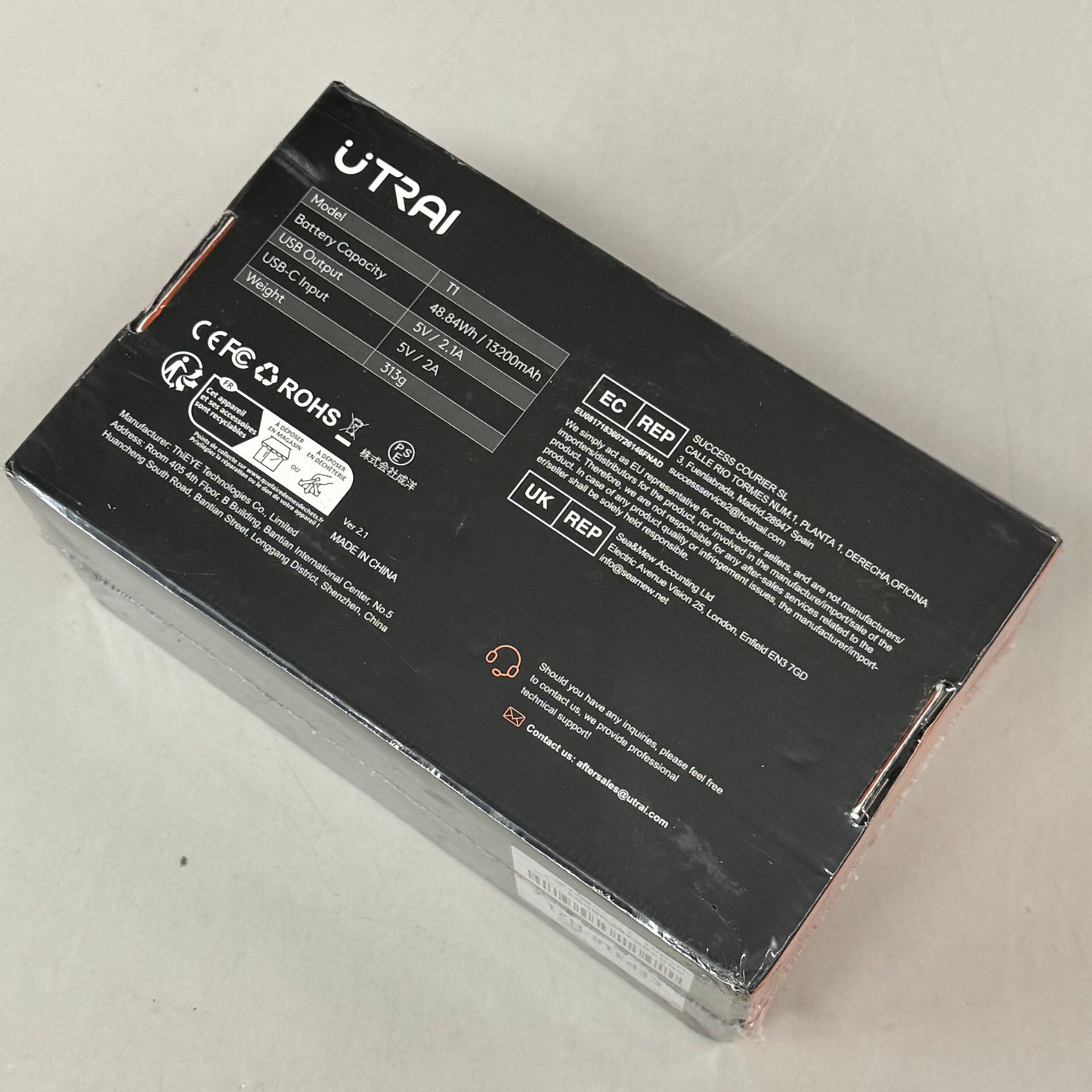 UTRAI Portable Jump Starter T1 2000A USB outputs(5V/2.1A) 3-IN-1 LED FLASHLIGHT