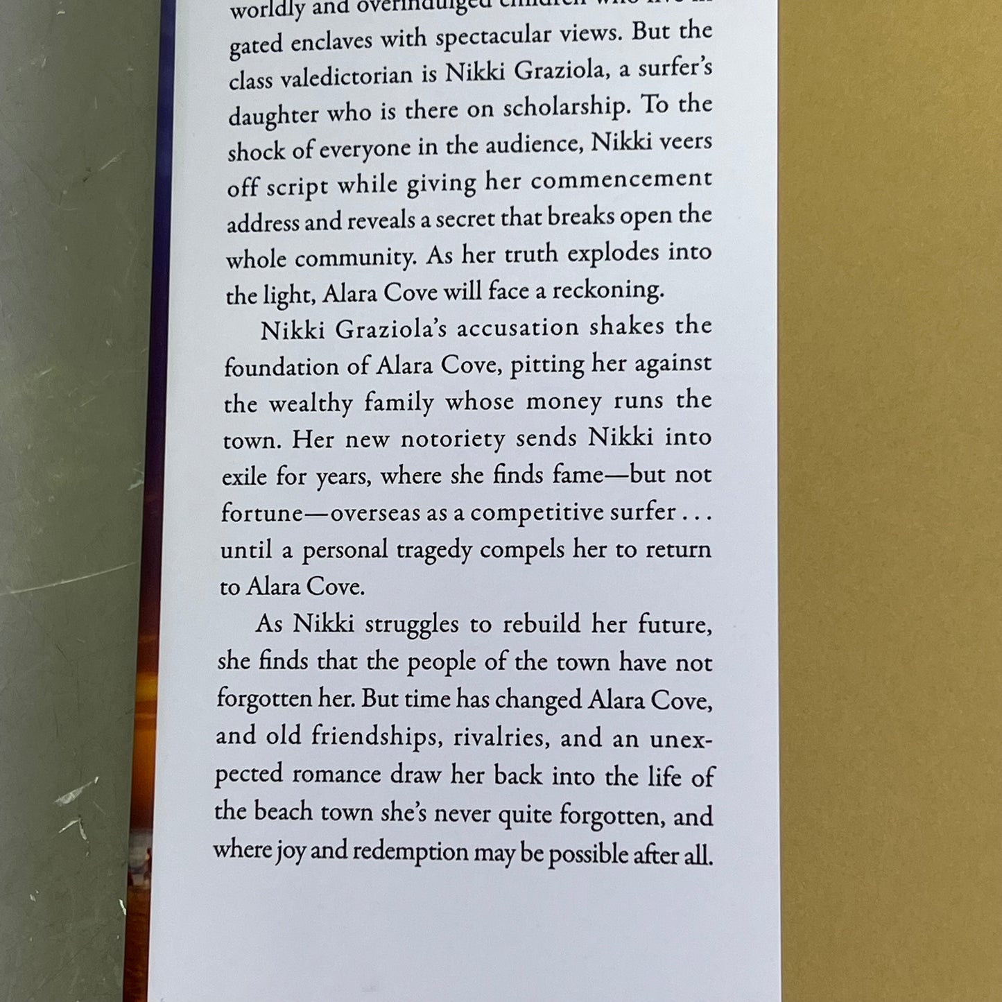 WELCOME TO BEACH TOWN Secrets & Scandal In A California Beach Town By Susan Wiggs