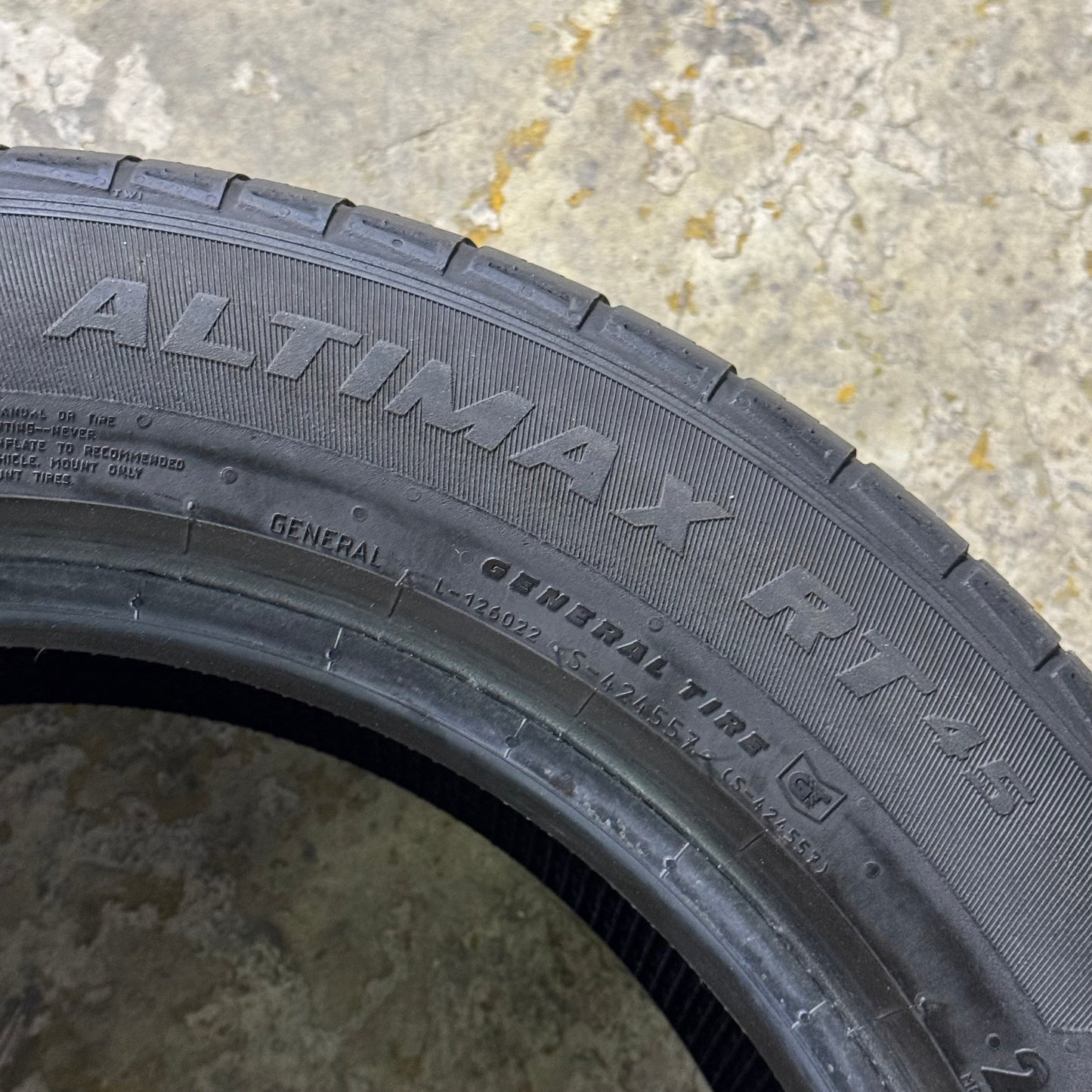 GENERAL All-Season Tire Sz 205/55R 16 (91T) Black ALTIMAX RT 45 (Used)