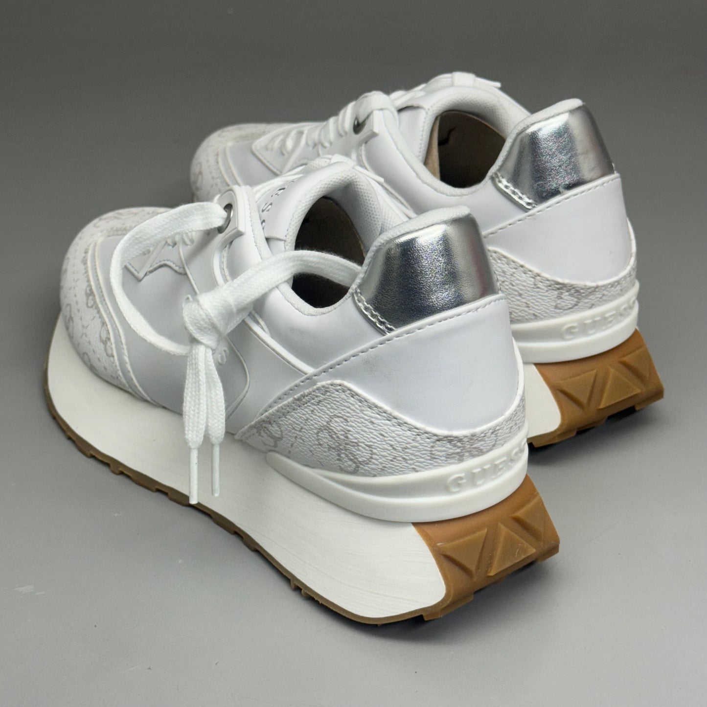 GUESS Luchia Los Angeles Shoes/ Sneakers Size: 9M, 7.5W White (New Other)