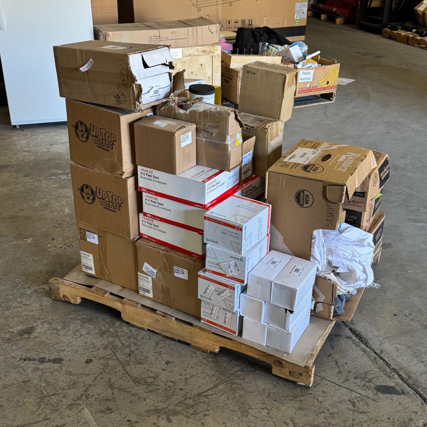 ZA@ Pallet of Mixed Mayonnaise Dressing, Clothes, Lubricating Jelly, Straw, Gravy Mix, Etc… (AS-IS)