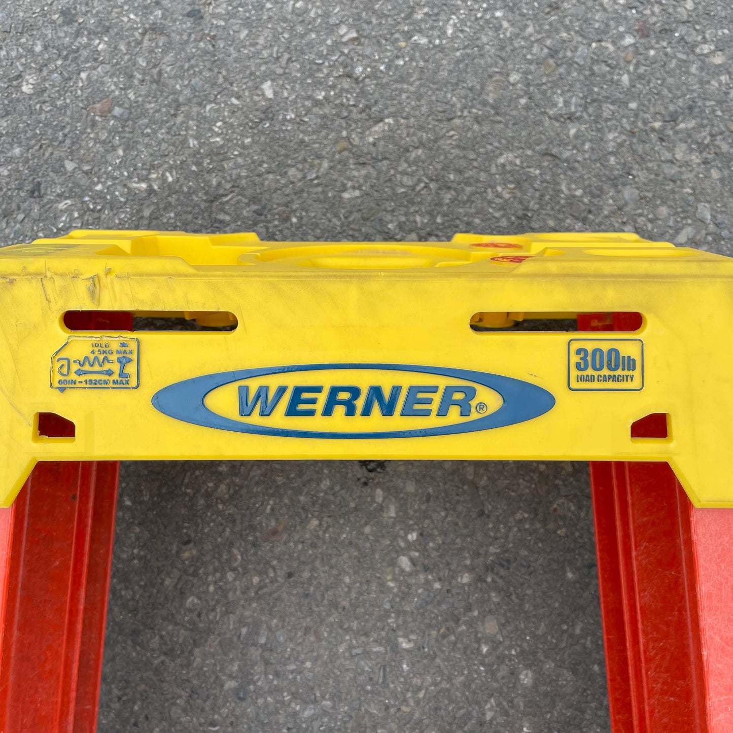 Z@ WERNER A-Frame Fiberglass Step Ladder 5' 300 lb Load Cap 6205 (As-Is)