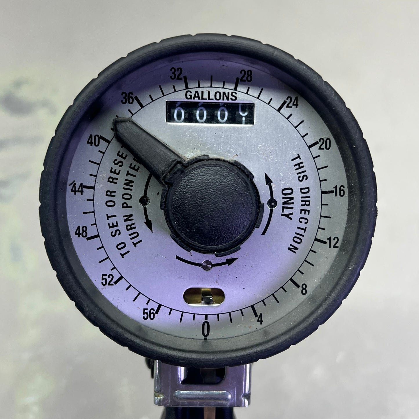 LINCOLN Mechanical Meter W/ 1,000 PSI/69 Bar Max Pressure 1/2" 3868 (Used)