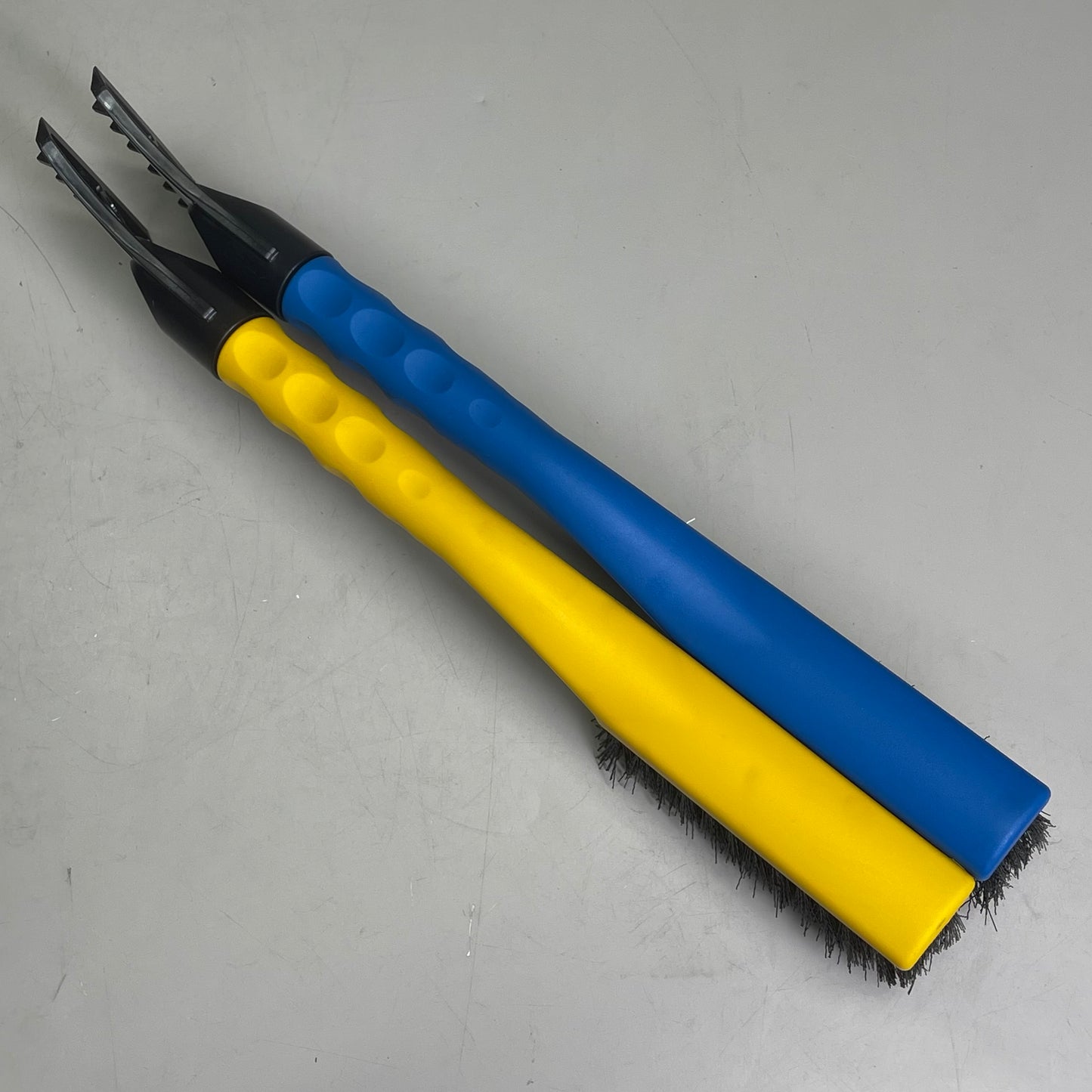 MALLORY (2-PACK) SnoWEEvel Snowbrush 16" Blue & Yellow S18-518