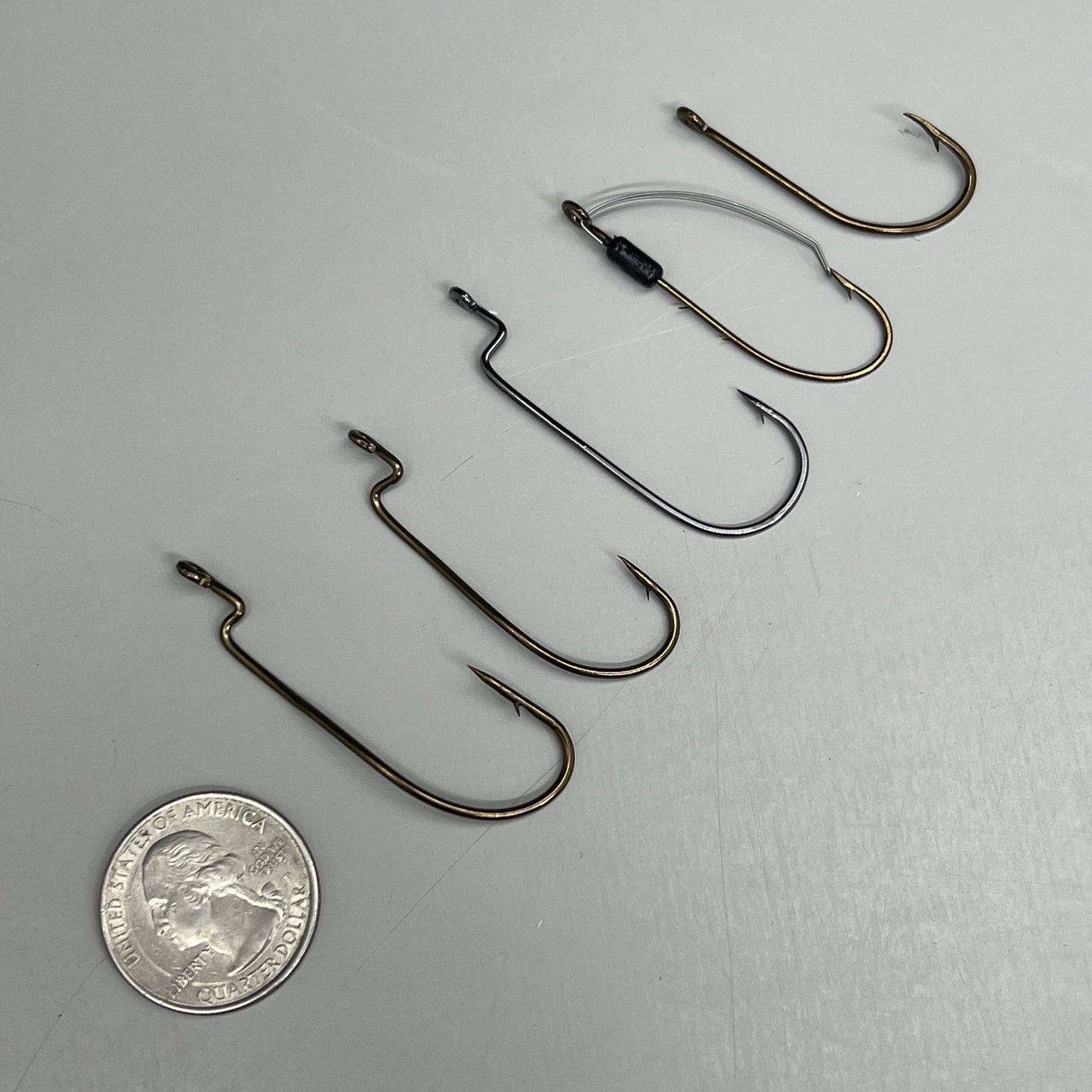 EAGLE CLAW (3 PACK) Freshwater Bass Assortment Bronze/Grey Sizes 1-3/0 67pc 618