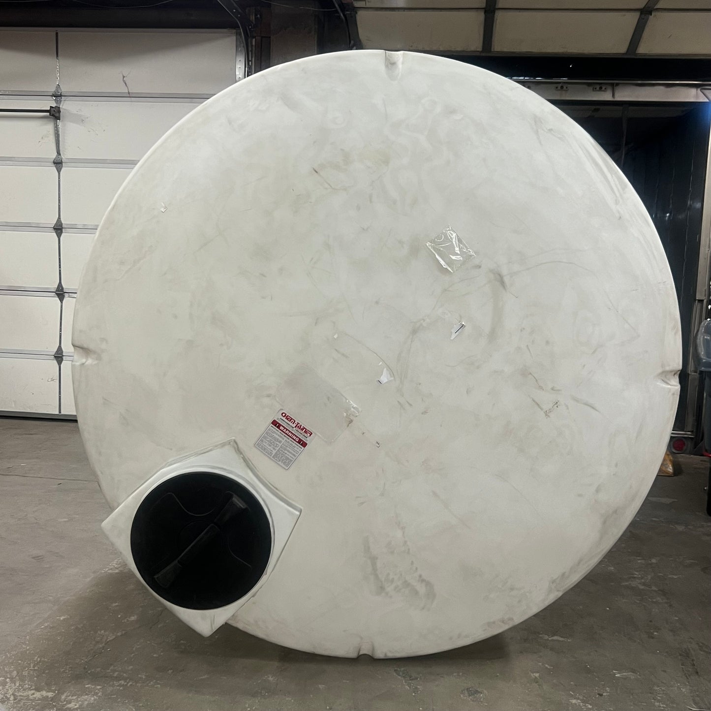 CHEMTAINER 1200 Gallon Vertical Storage Tank 85.5"x39" White TC8652IC