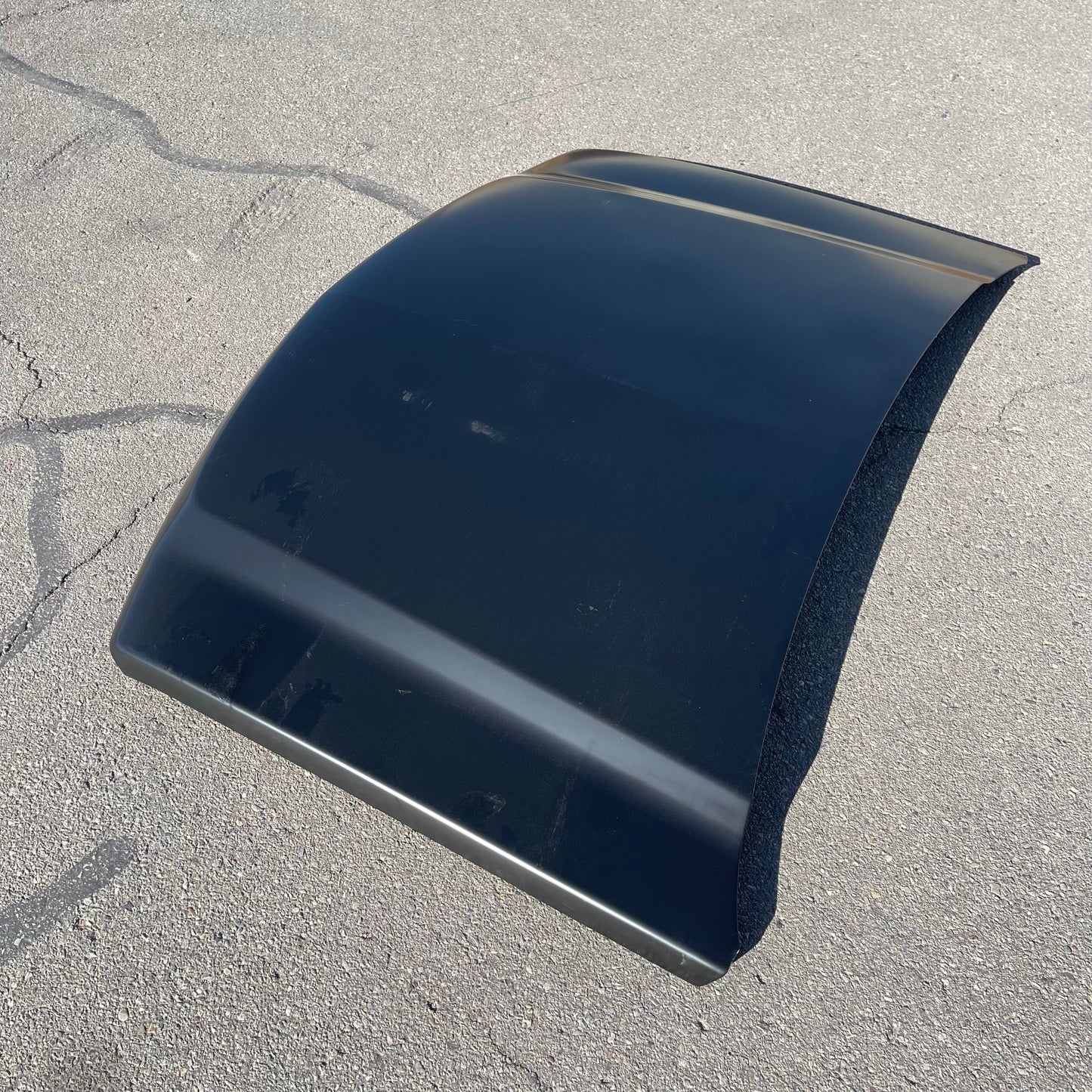 ZA@ Pallet of ORIGINAL EQUIPMENT REPRODUCTION Hood for Chevy Silverado 2005-2007 Black 15295820 (AS-IS)