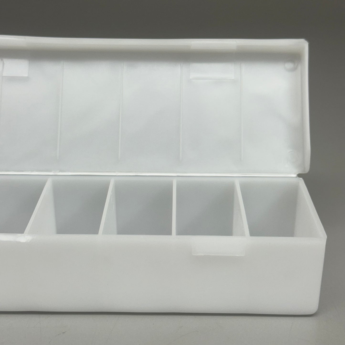 CGS INC Plastic White Storage Cases 99 Pack 20”Lx2”Wx1 1/2”H Plastic