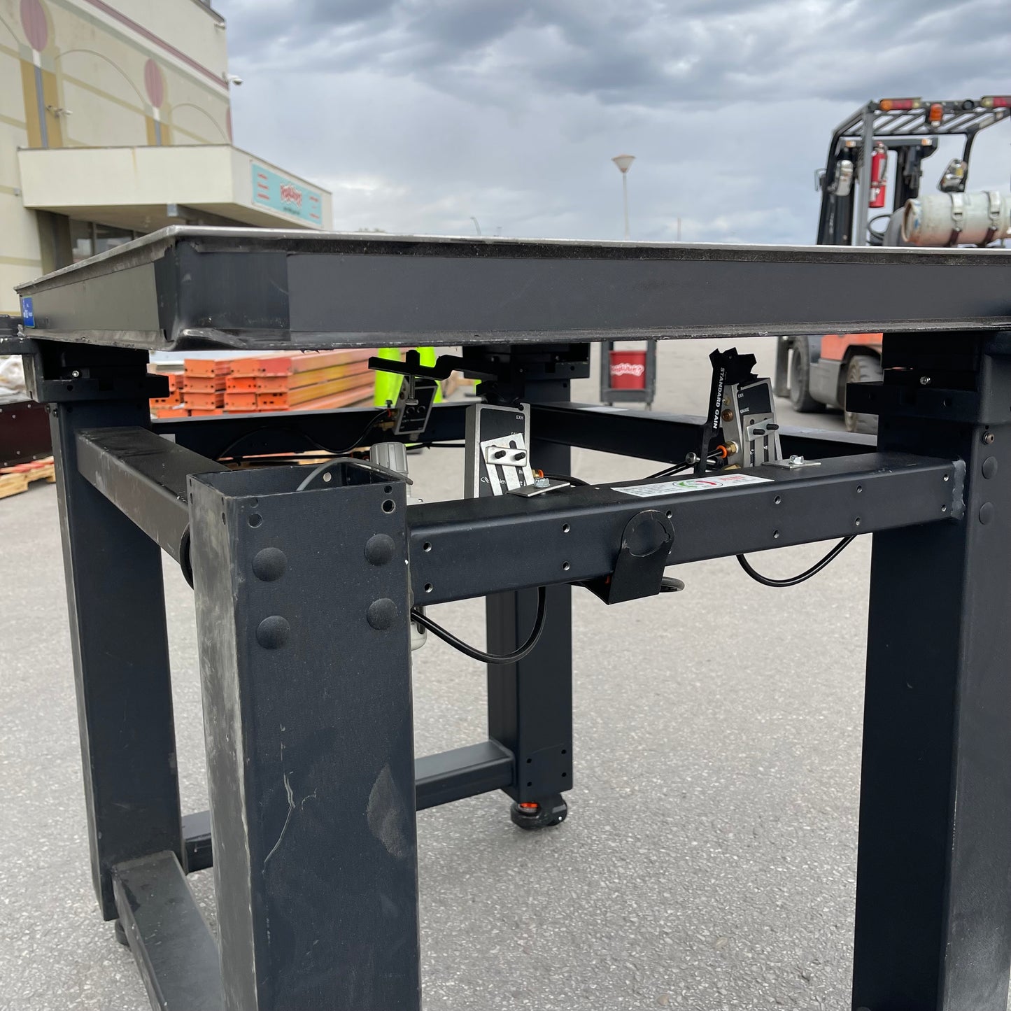 NEWPORT Vision IsoStation Optical Workstation Black 39"x34"x33" (AS-IS)