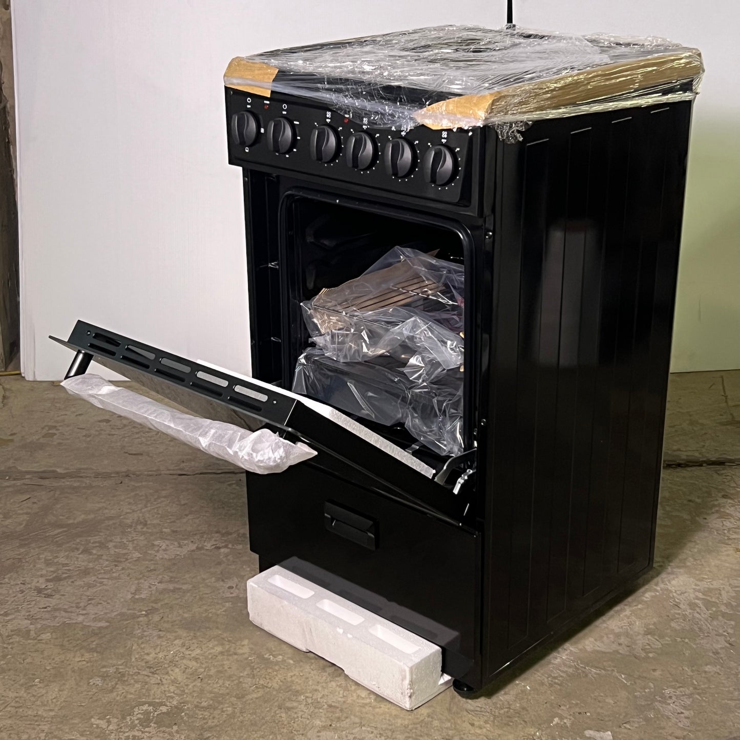 ZA@ PREMIUM LEVELLA  Freestanding Electric Range 240V PRE2027GB Sz 19.5" x 25.2" x 39.3" Black (New)