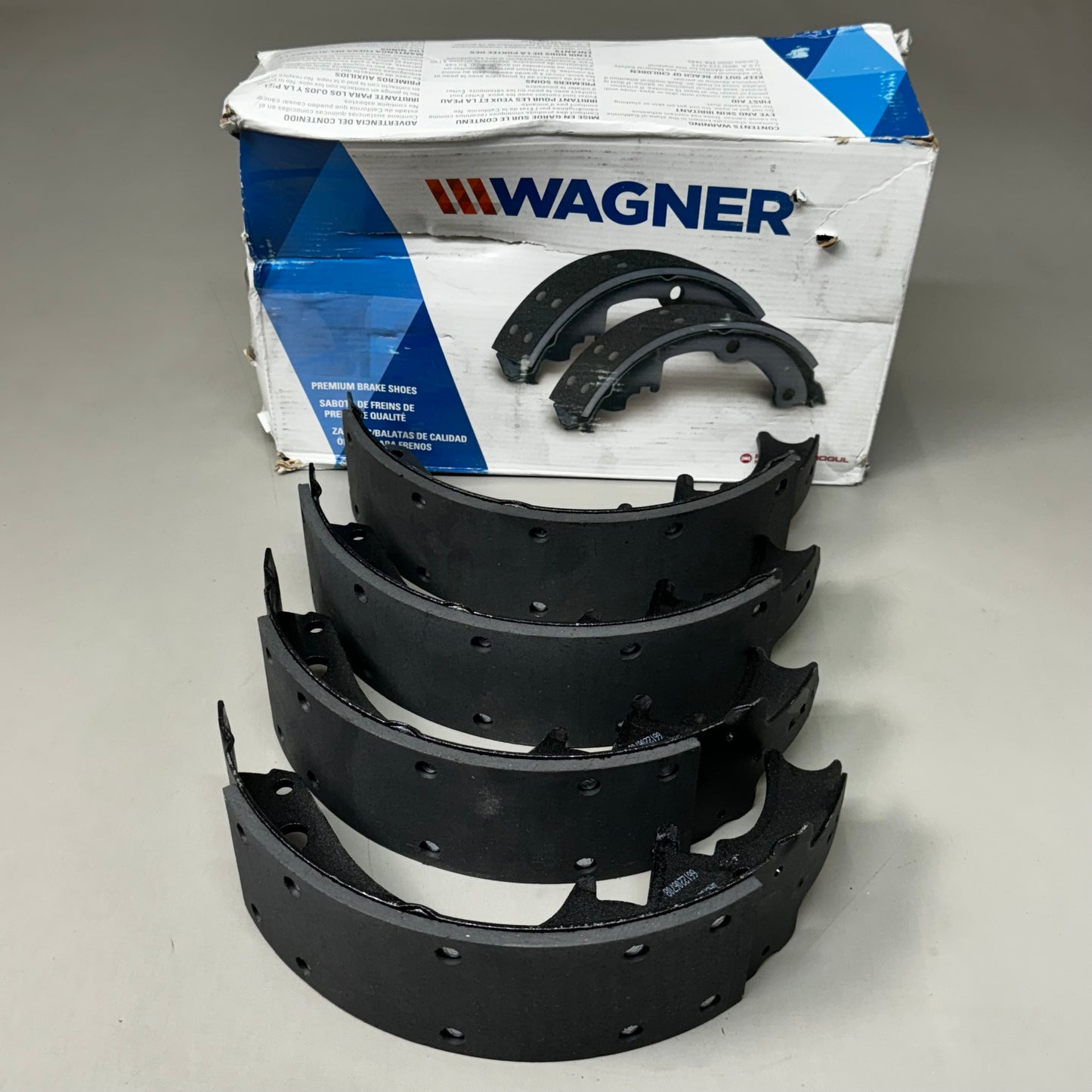 WAGNER QS Ceramic Disc Brake Shoes Set 9 1/2" x 5 1/2" Black Z169R