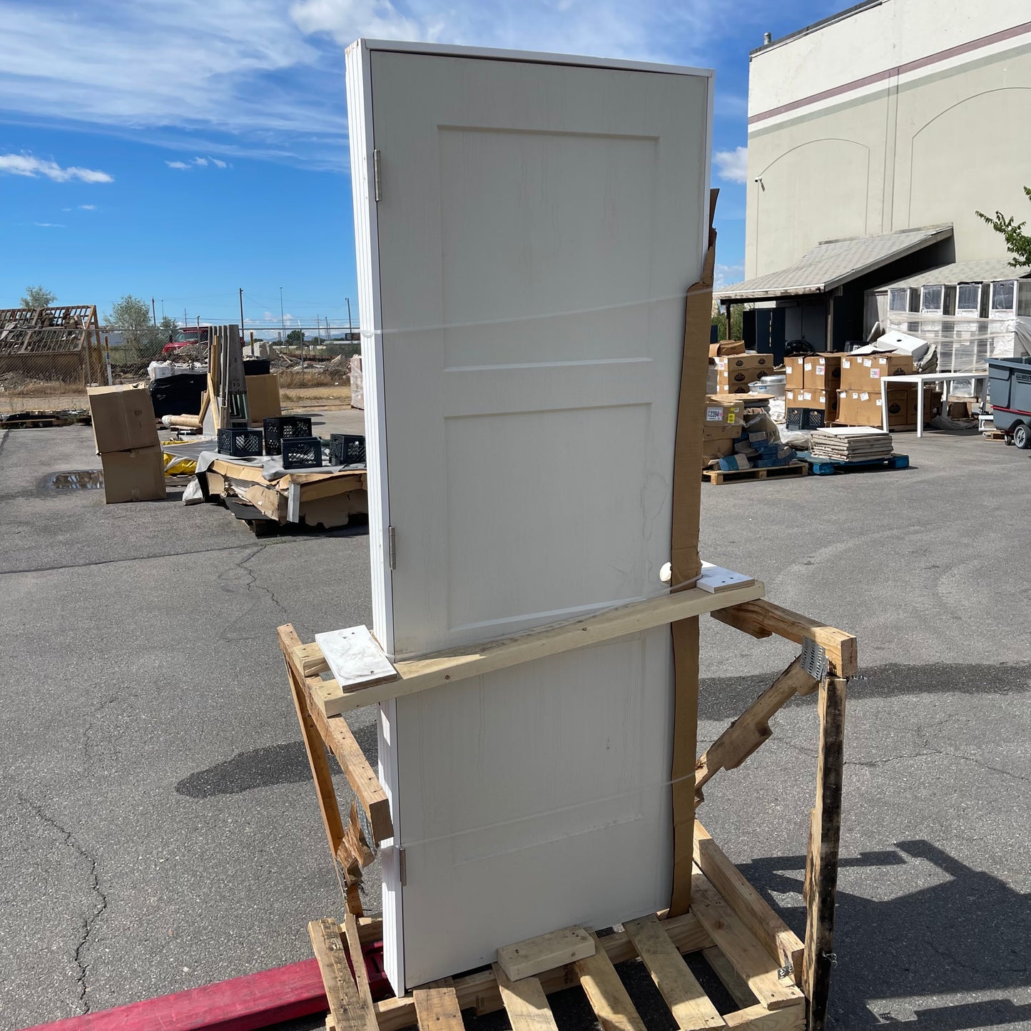 ZA@ Pallet of JELD-WEN Single Door, White 81”x32” (AS-IS)