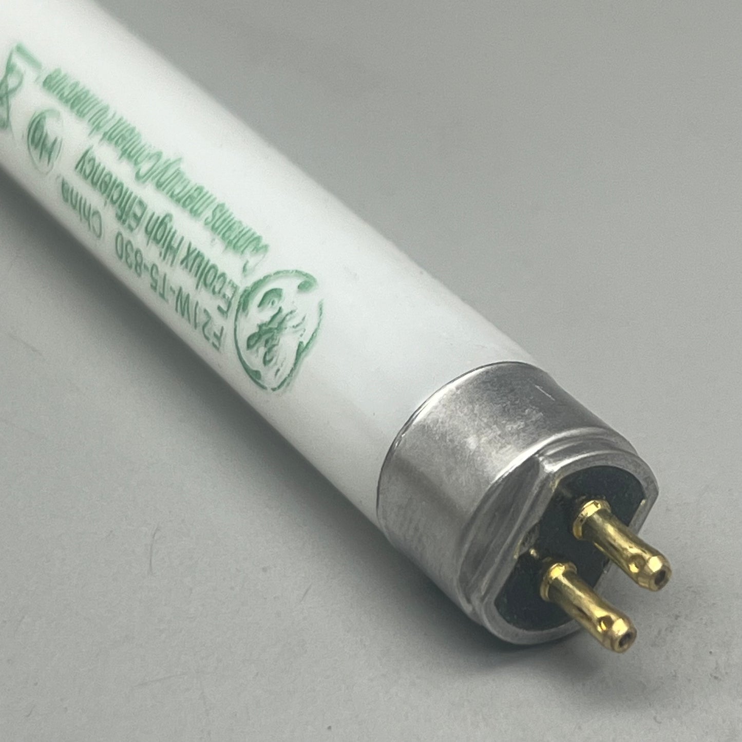 ZA@ GRAINGER 38PK Fluorescent Light Bulb Tube 33.25"Lx.625"D (Some are broken)