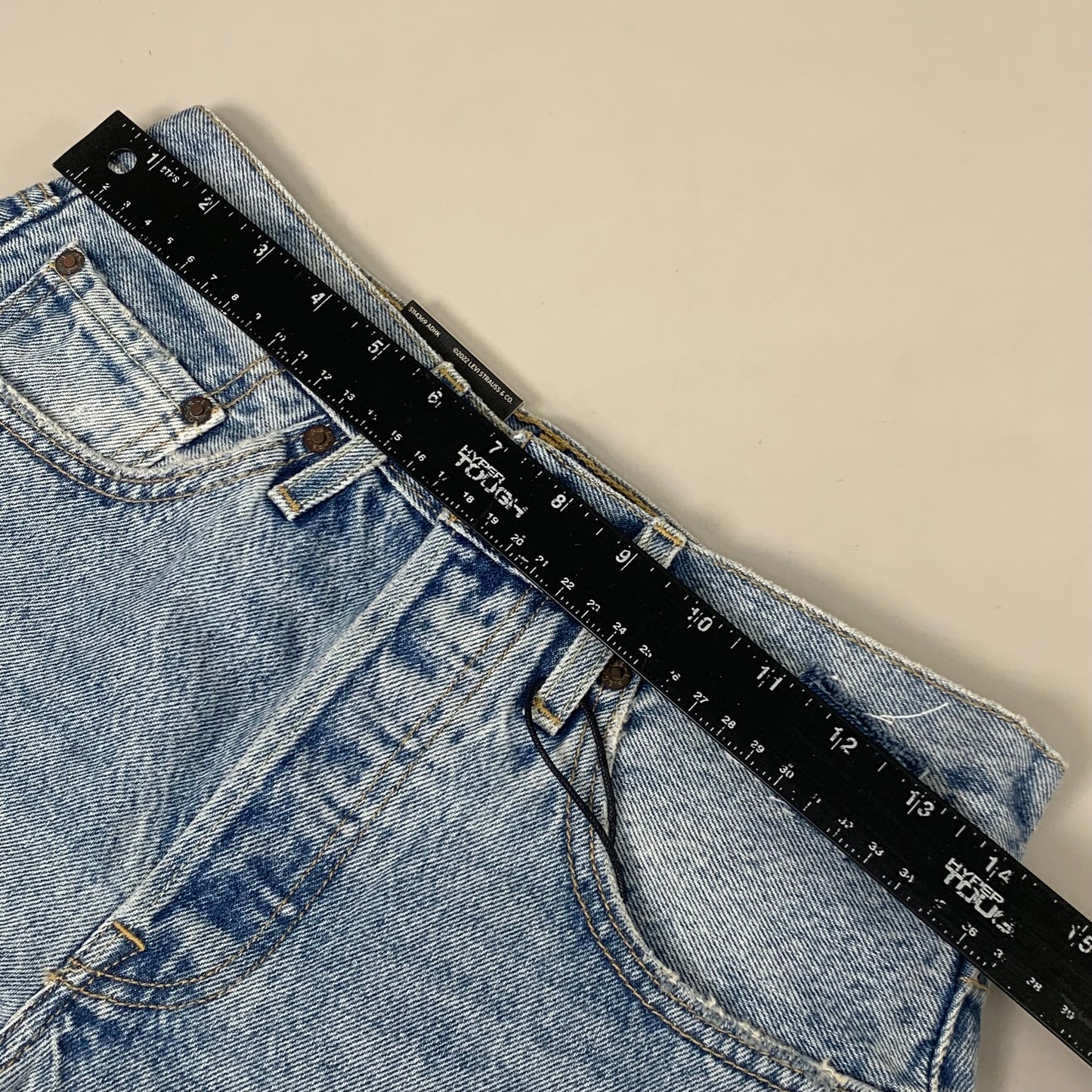 LEVIS 501 Original Fit High Rise Shorts Medium Wash Women's Sz 26 Mega Vibe Blue