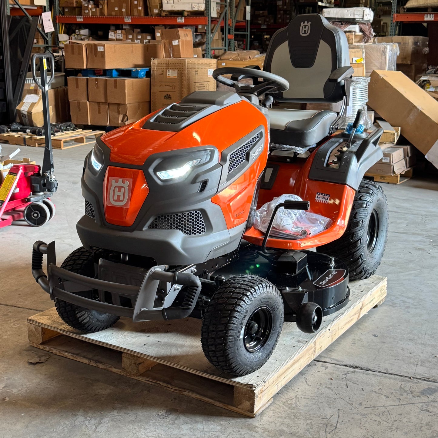 ZA@ HUSQVARNA (42") 23HP Kawasaki Lawn Tractor w/ Locking Differential TS275XD (New Damaged, Riding Lawn Mower with Bent Rear Wheel/Axle – For Repair)