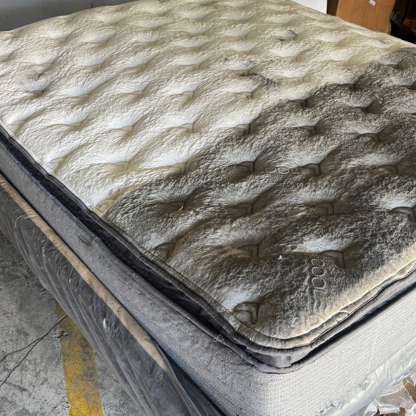 ZA@ WHITE ELEPHANT COLLECTION Mattress King CA-46257 (AZ) Sz E  75”x79” Grey & White (AS-IS, Damage)