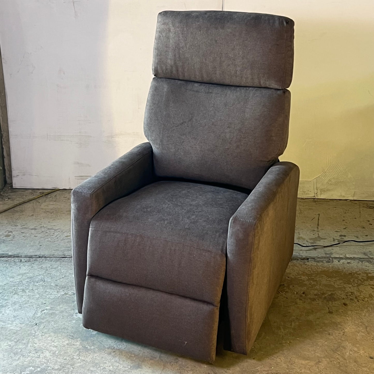 VIVALIFT POWER RECLINERS Lift Chair 27"L x 27"W x 46"H Brown