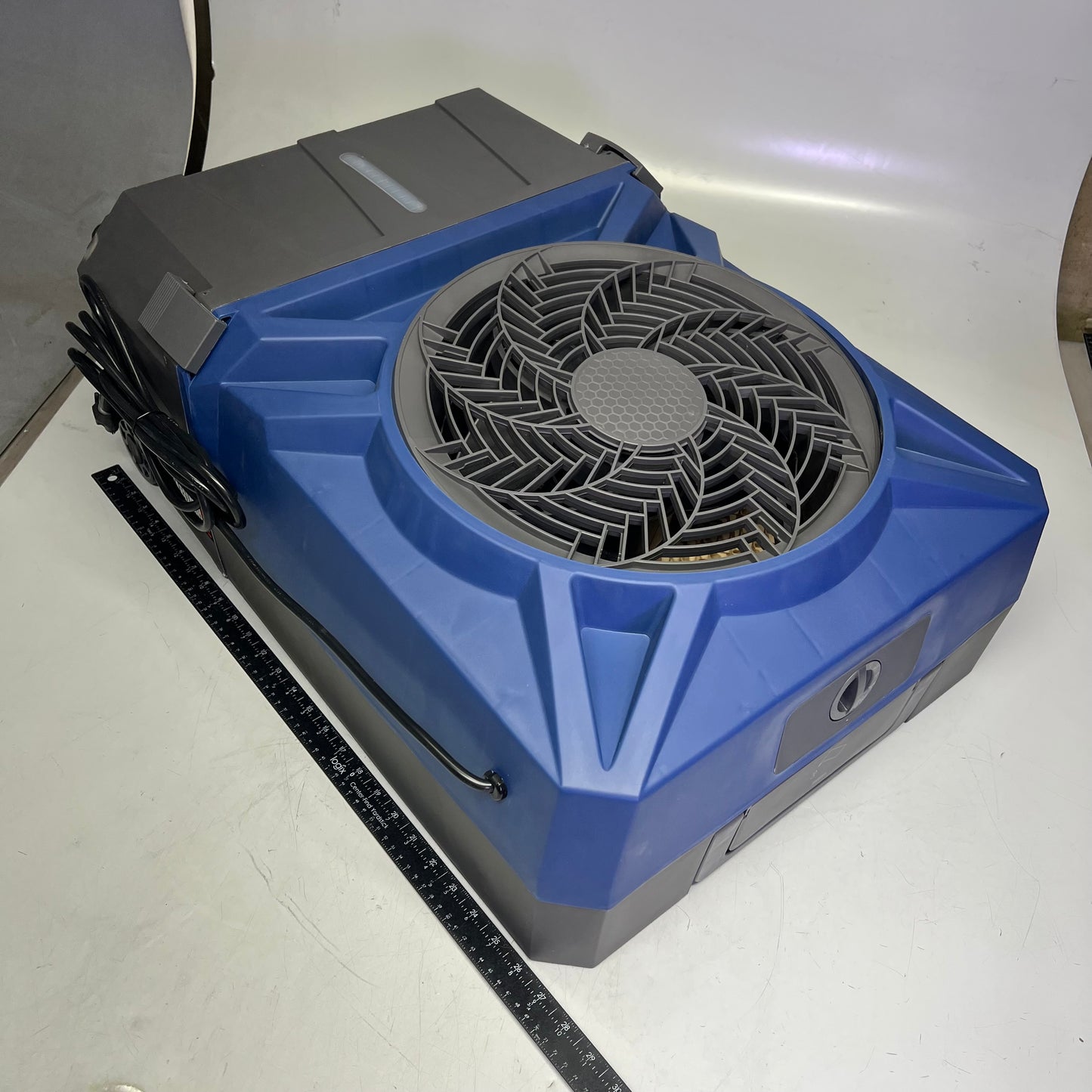 HESSAIRE Portable Evaporative Cooler 1,300 CFM Airflow 500 sq ft Cooling M100-B