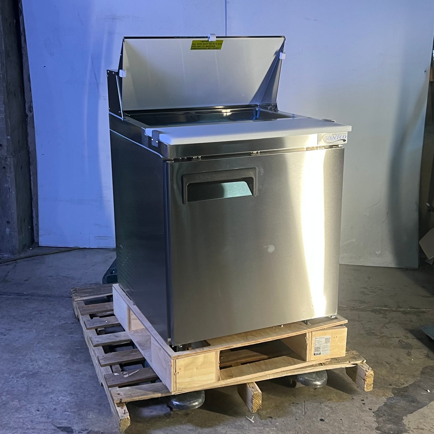 ZA@ AVANTCO 27" 1 Door Refrigerated Sandwich Prep Table 178APT27HC (New Other, Minor Damage)