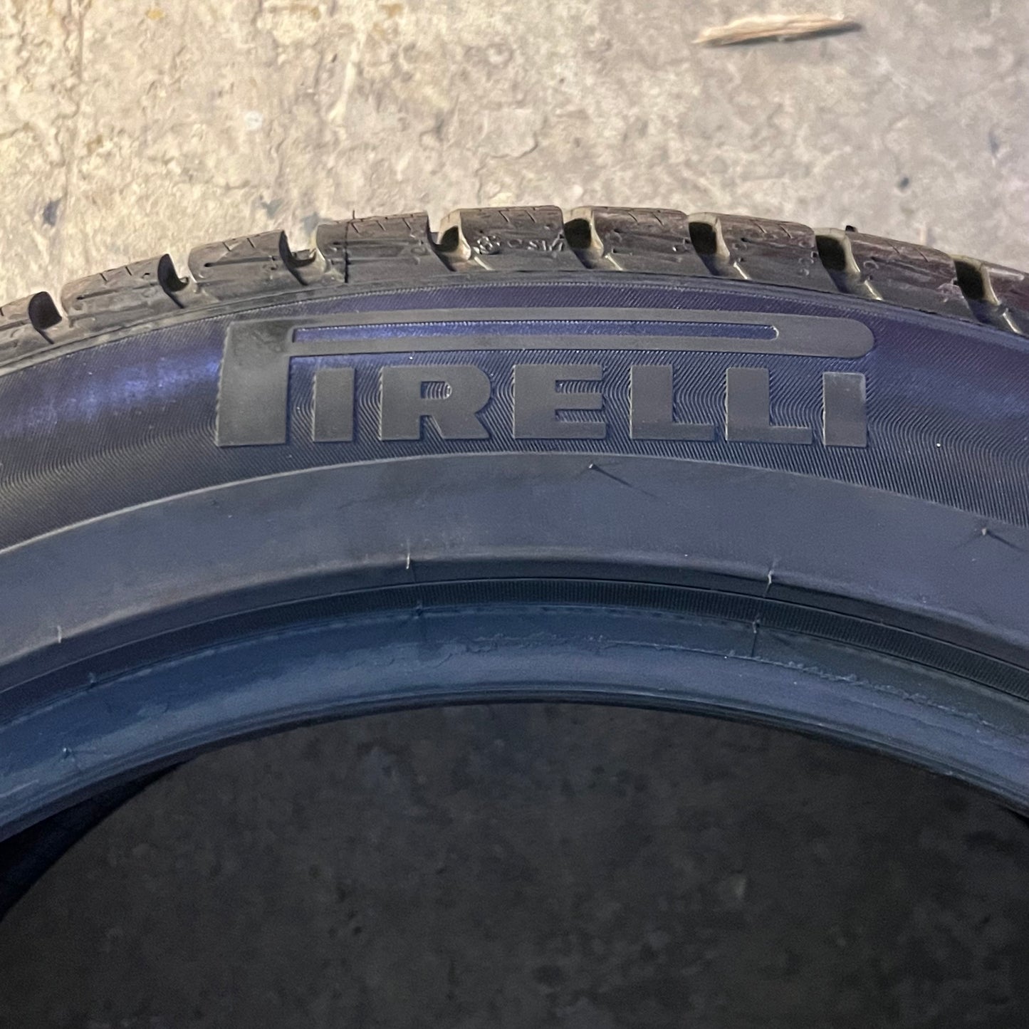 ZA@ PIRELLI Winter Sottozero 3 Tire 255/45R19 XL, DOT 2624 (New)