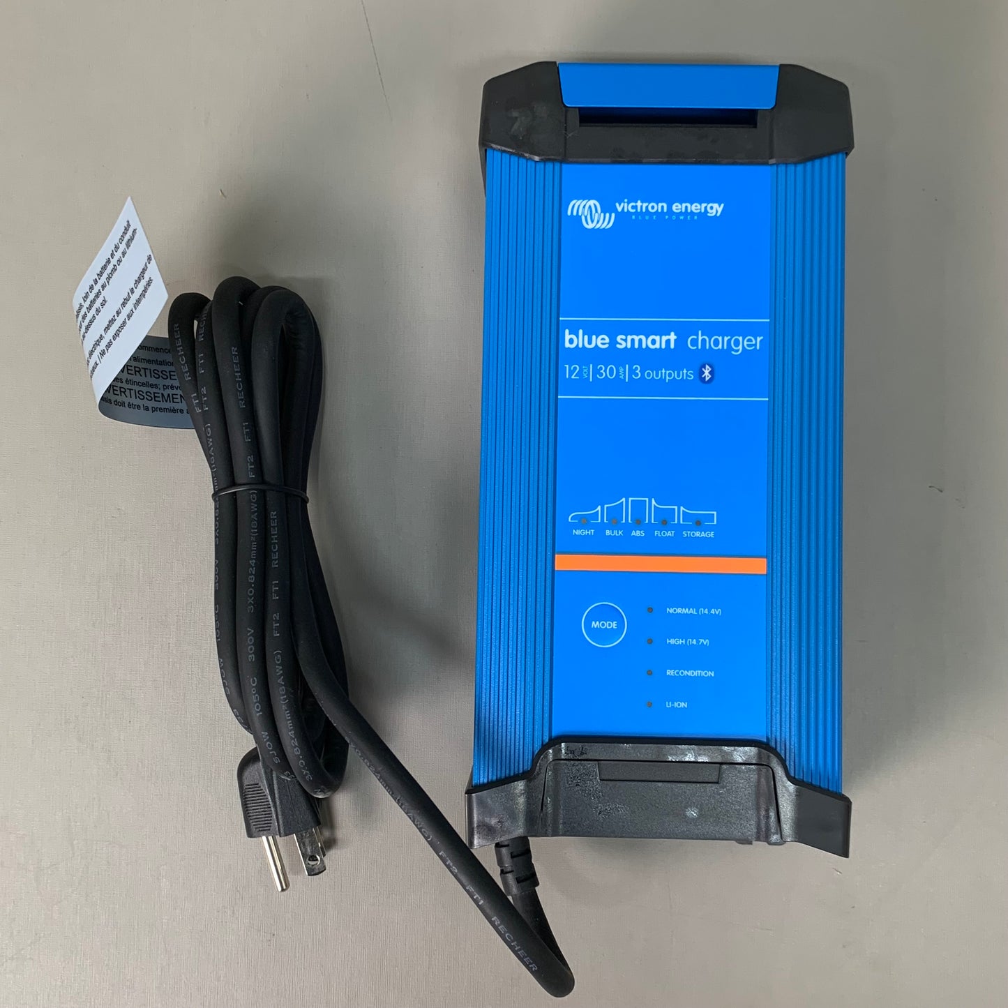 VICTRON Energy Blue Smart IP22 Charger 12 Volt 30 Amp 3 Output BPC123048102 (new)