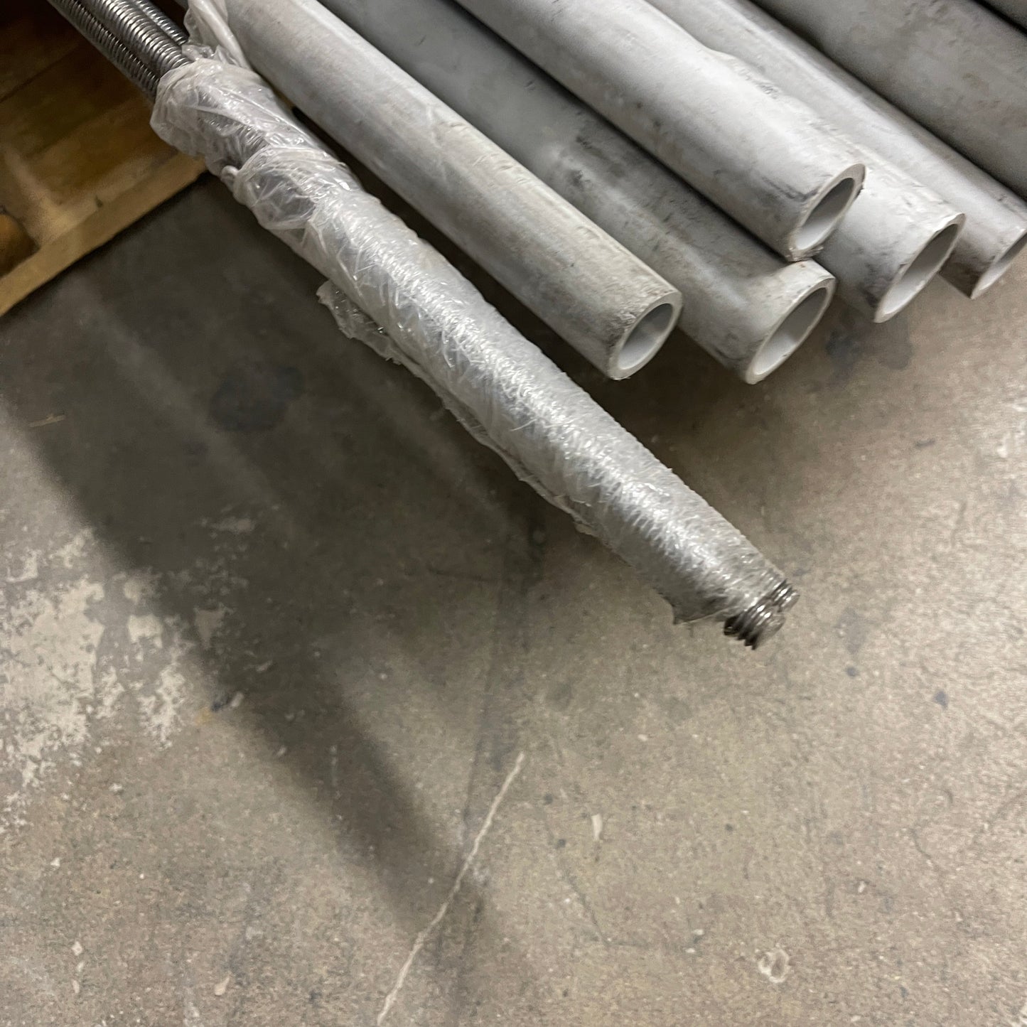 ATKORE Pallet of 1/2” Electrical Conduit Steel EMT & CANTEX 1/2 PVC Conduit (AS-IS)