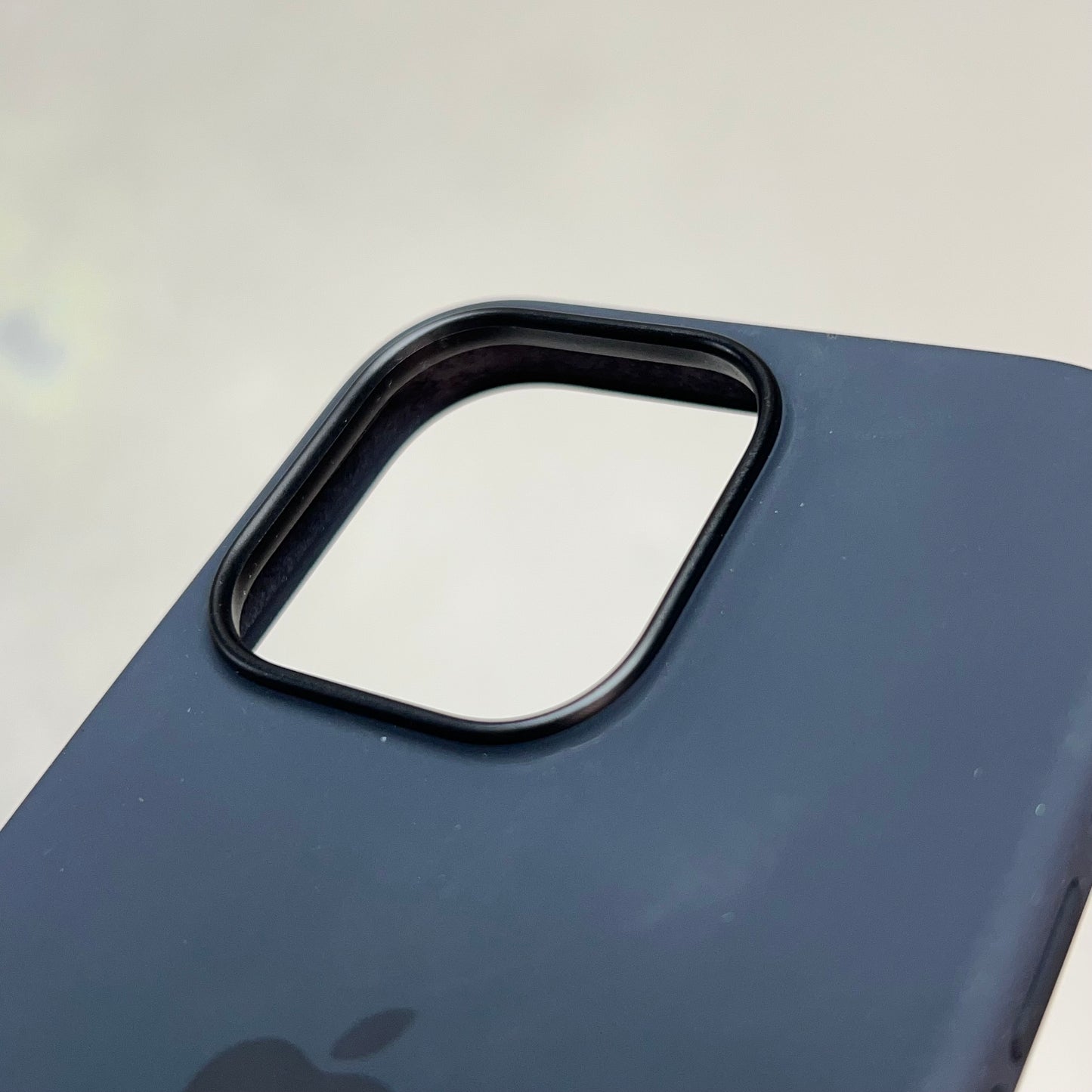 APPLE 14 Pro High Quality Silicone Case W/ MagSafe Midnight  MPTE3ZM/A (Return)