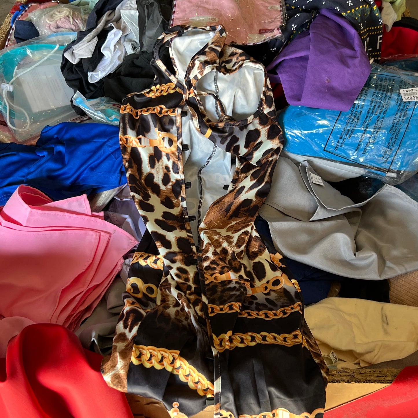 ZA@ Pallet of MIXED Men’s, Women’s, & Chidren’s Clothing (AS-IS)