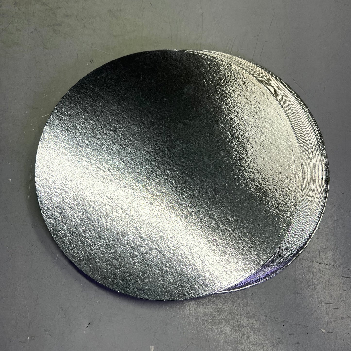 ZA@ WESTERN PLASTICS (500 PACK) Round Board Lids 9" Dia Silver/White 509LL