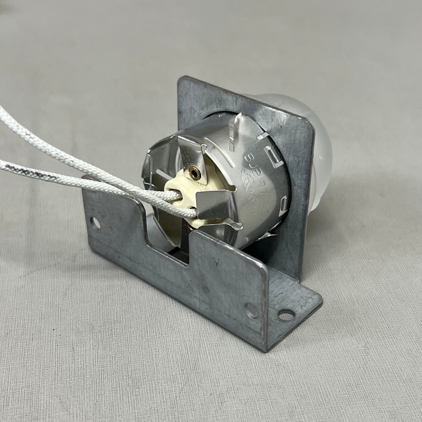 KINGSMAN Four-Lamp Universal Accent Light Kit For ZCVRB60 Glass Media ULK64