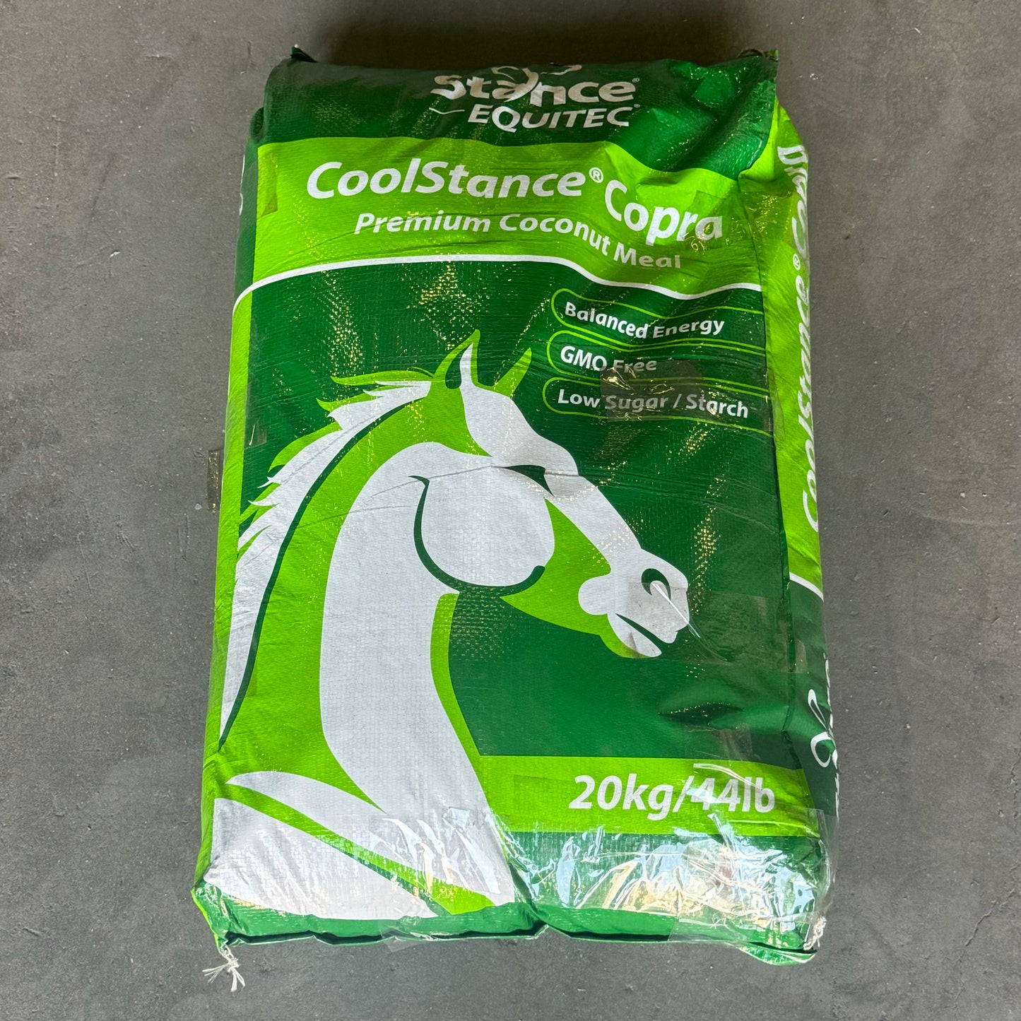 STANCE EQUITEC Coolstance Copra Horse Feed Premium Coconut Meal 26”Lx14”Wx6”T Green Bag