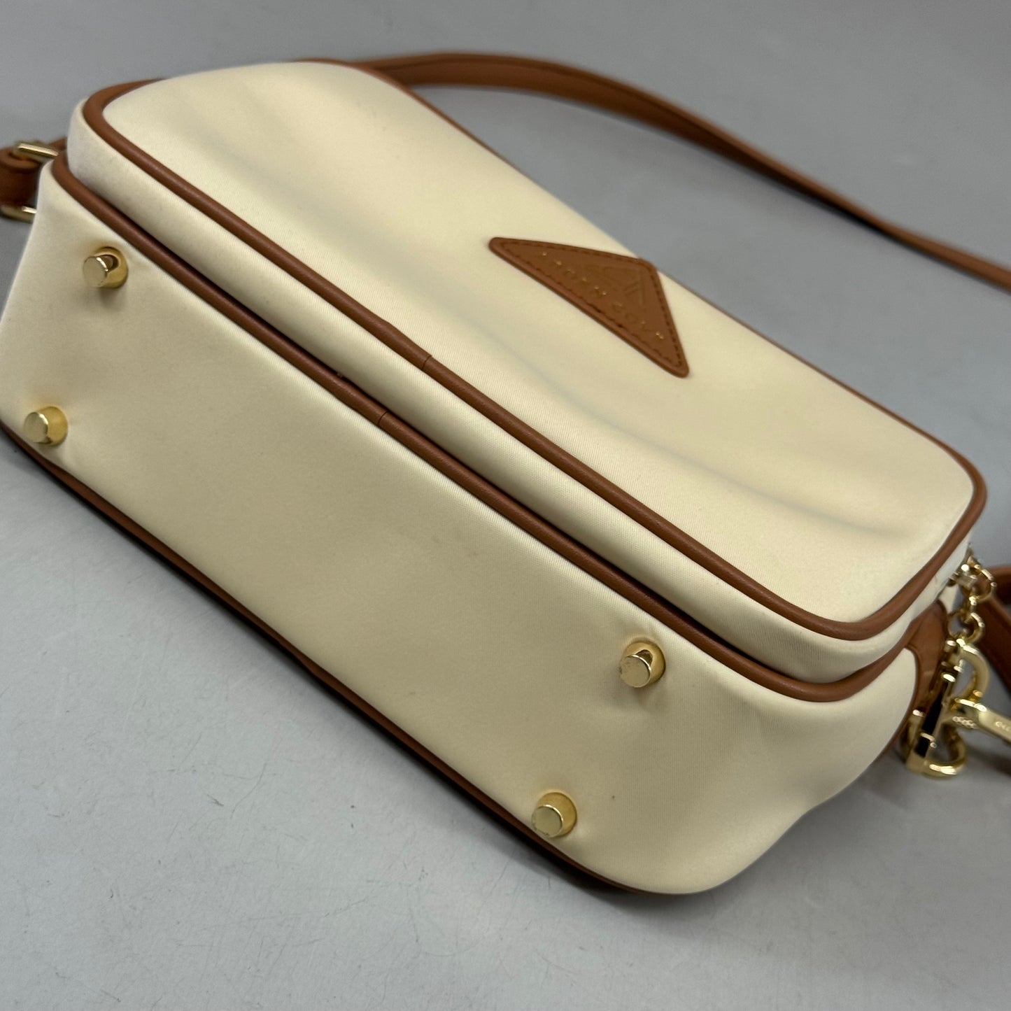 ARDEN COVE Crissy Full Crossbody Nylon Anti-theft Bag W/ Locking Straps Cream (New Without Tags)