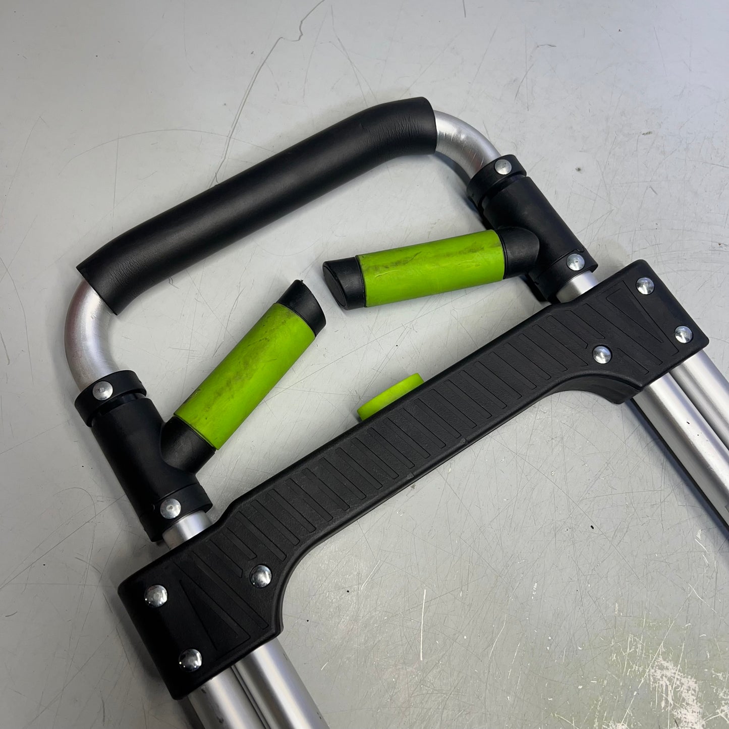 ZA@ LEEYOUNG Aluminum Folding Hand Truck & Dolly 309lb Capacity Grey/Green GZS120AT (Used)