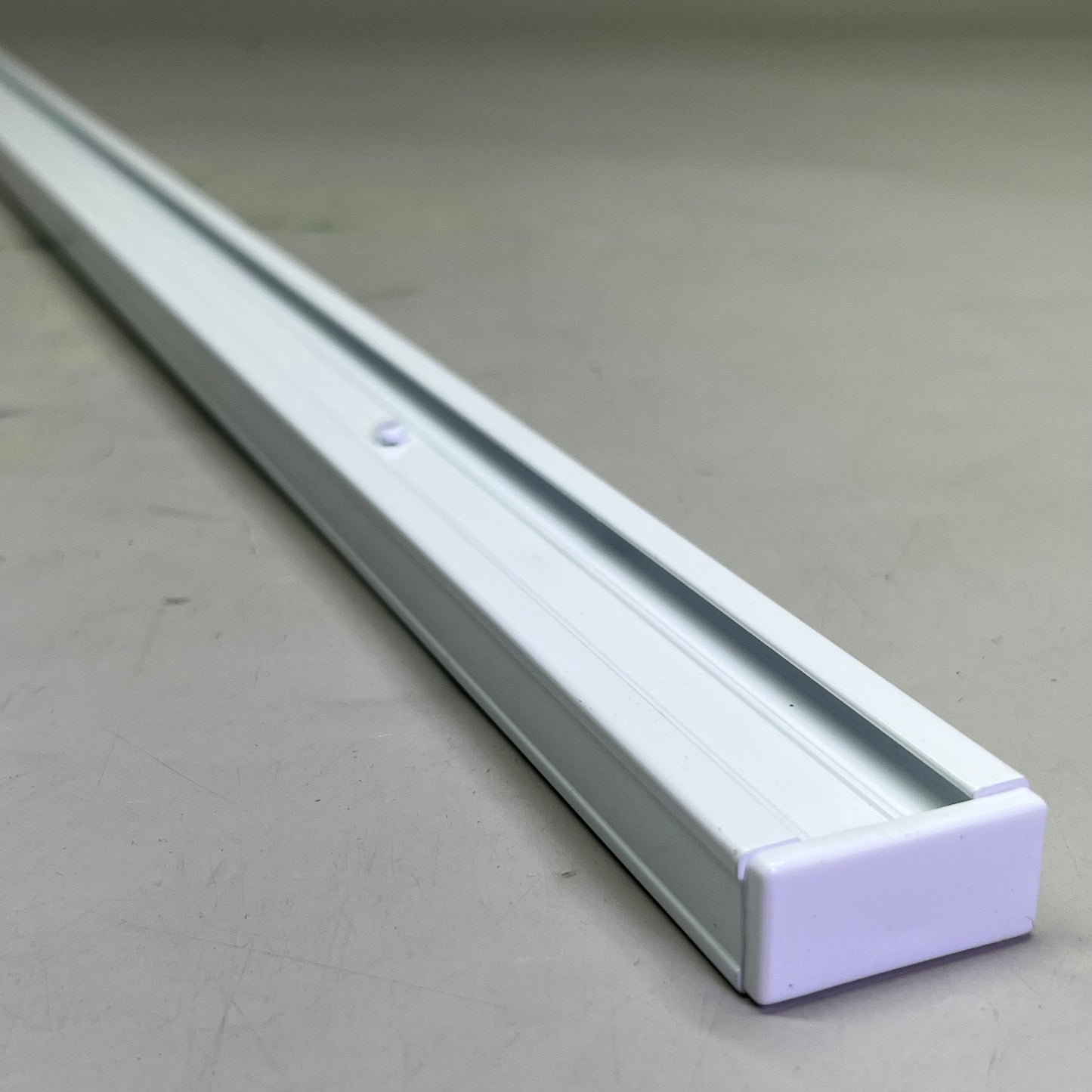 LEVITON Single Circuit Track Lighting Sz  4’, White Finish LT4P