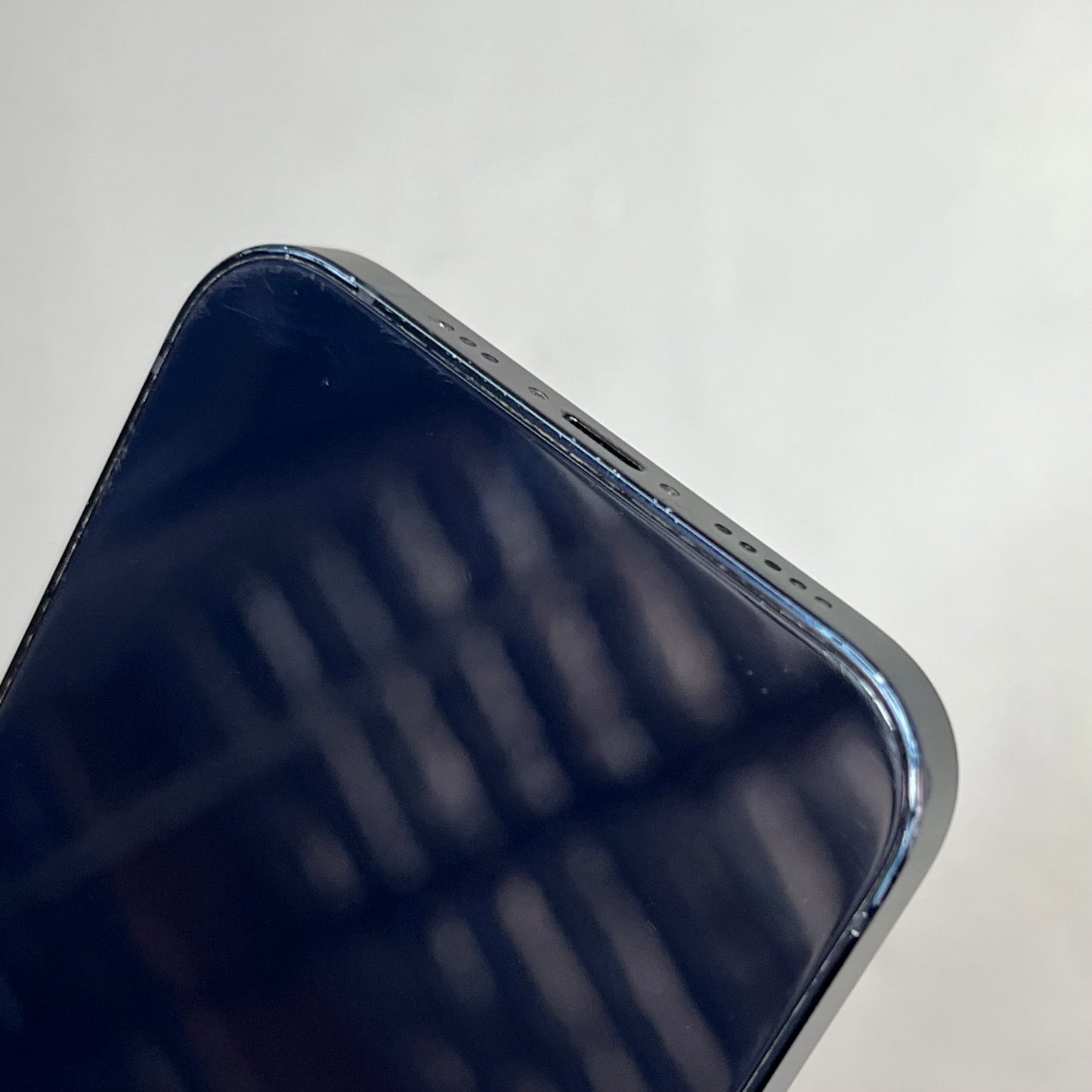 APPLE 2020 iPhone 12 64GB IOS 17 6.1" Display Black A2172 (Pre-Owned )