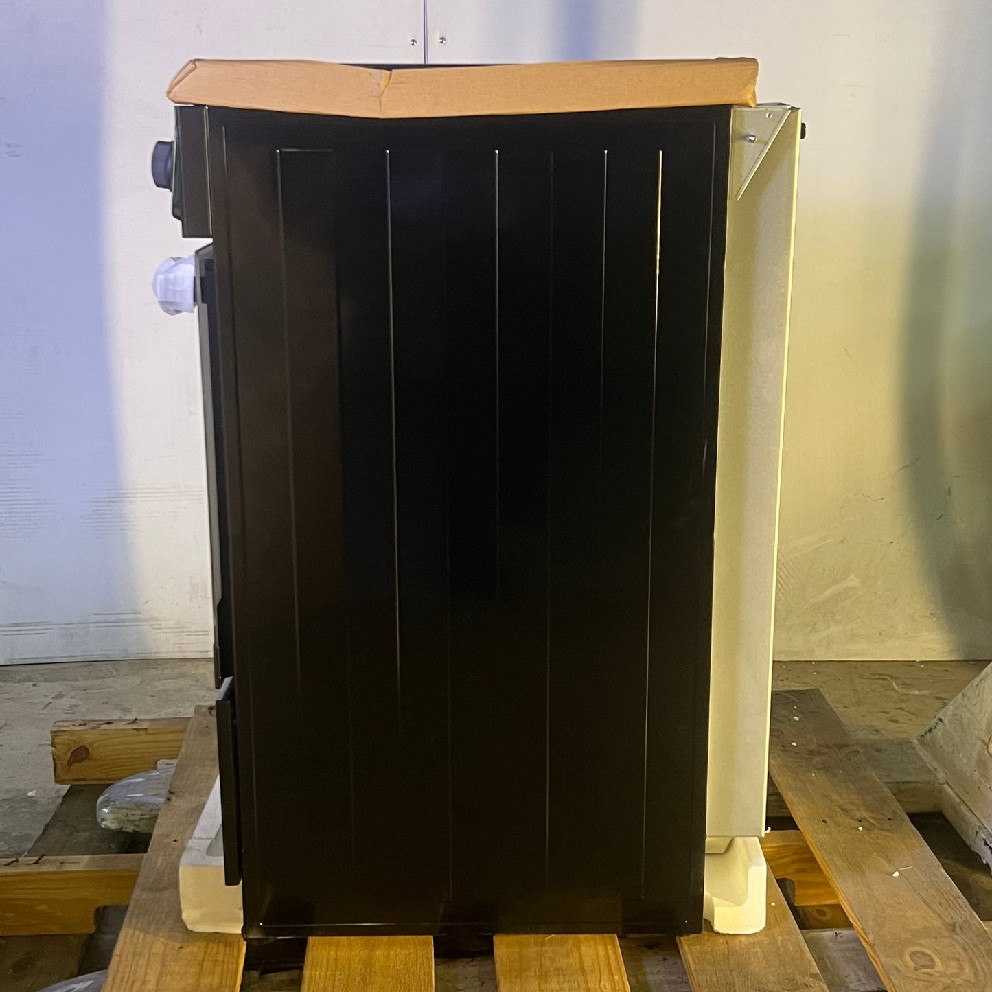 ZA@ Pallet of LEVELLA 20" Freestanding Electric Range with 4 Coil Burners & 2.2 Cu. Ft. Single Oven Capacity PRE2027GB