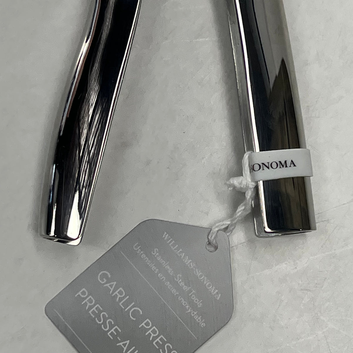 WILLIAM SONOMA  Durable Garlic Press Stainless Steel Innovative Design 6.5" L