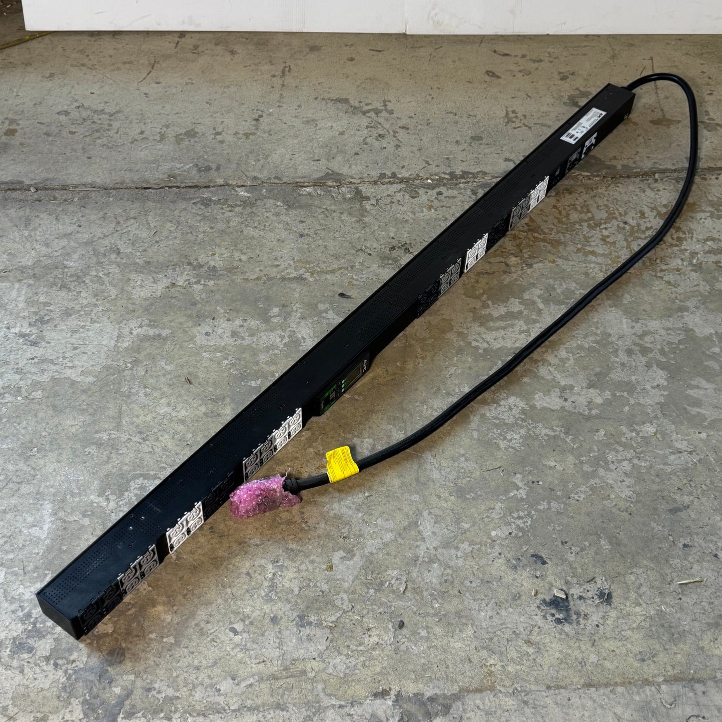 APC Power Distribution Units Input 200-240Vac Delta 24A/ SE24024SMBO-0062-C