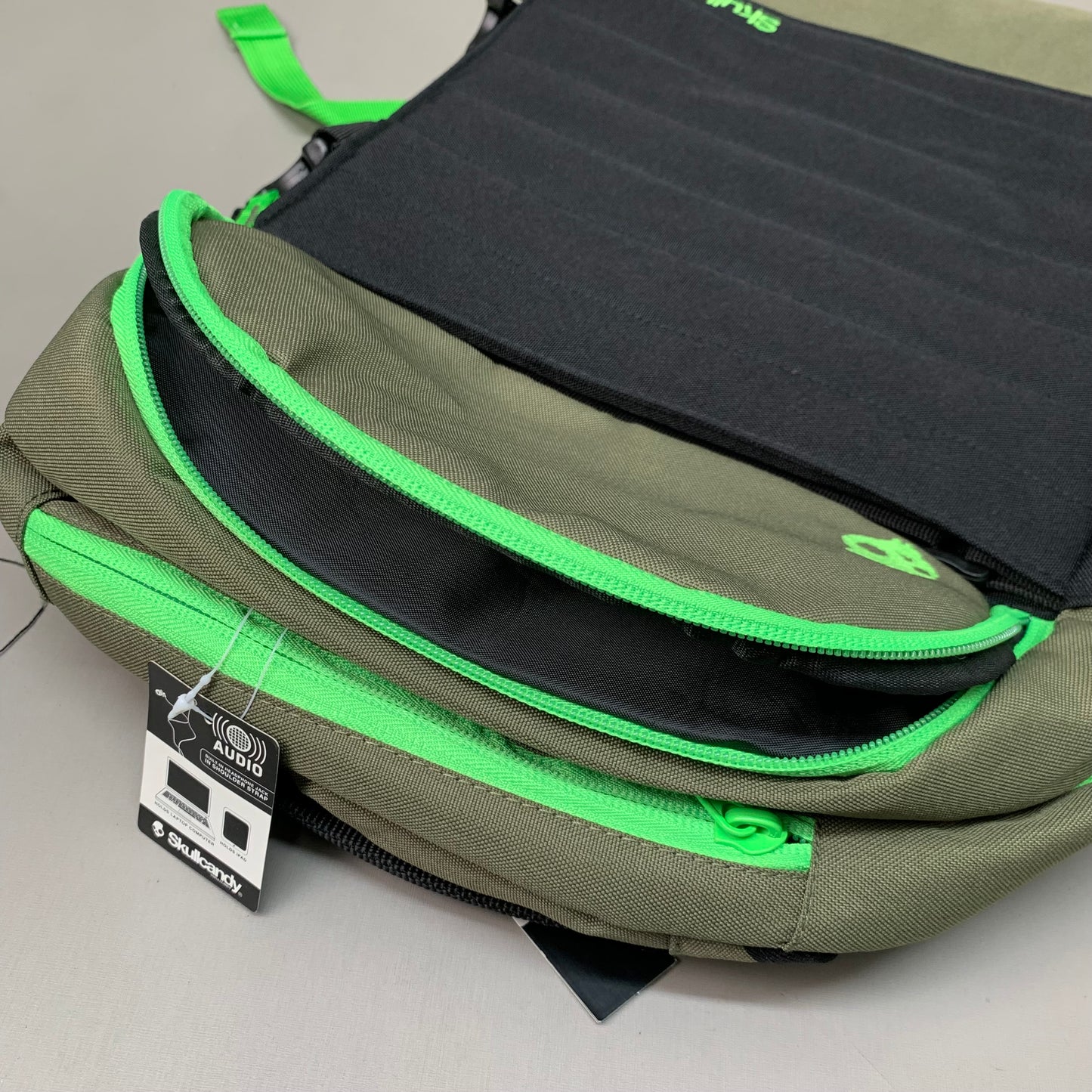 SKULLCANDY Heavy Duty Backpack 18" x 12" Green/Black SKDY1153